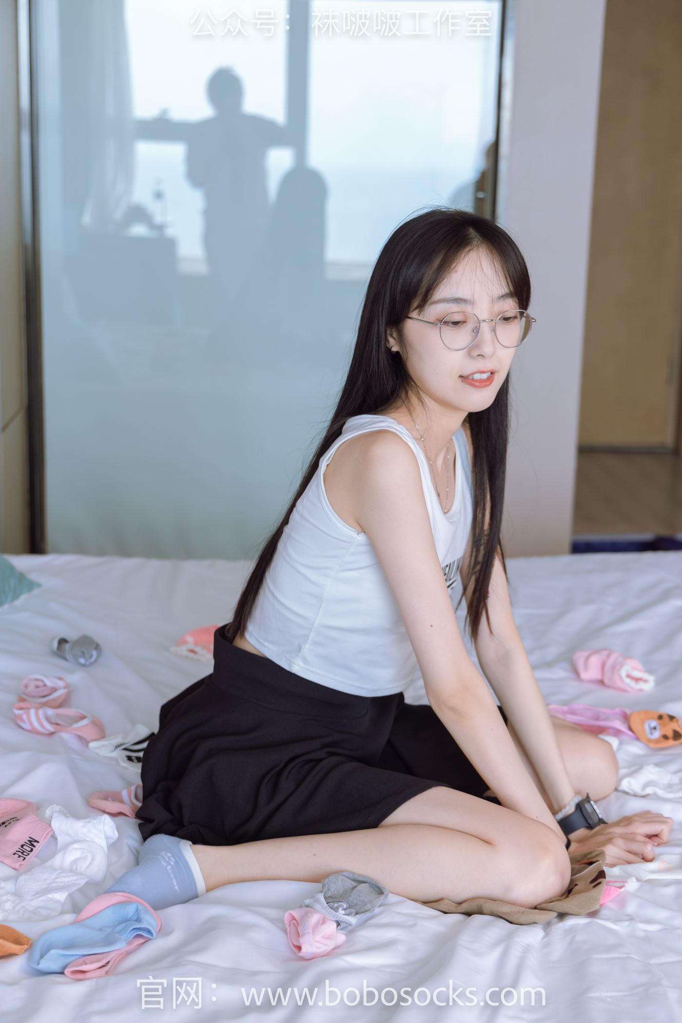 图片[41]-[BoBoSocks袜啵啵]NO.127 稚予-麦昆板鞋、两双自然穿旧棉袜、裸足 [139P] – 速更版-美库