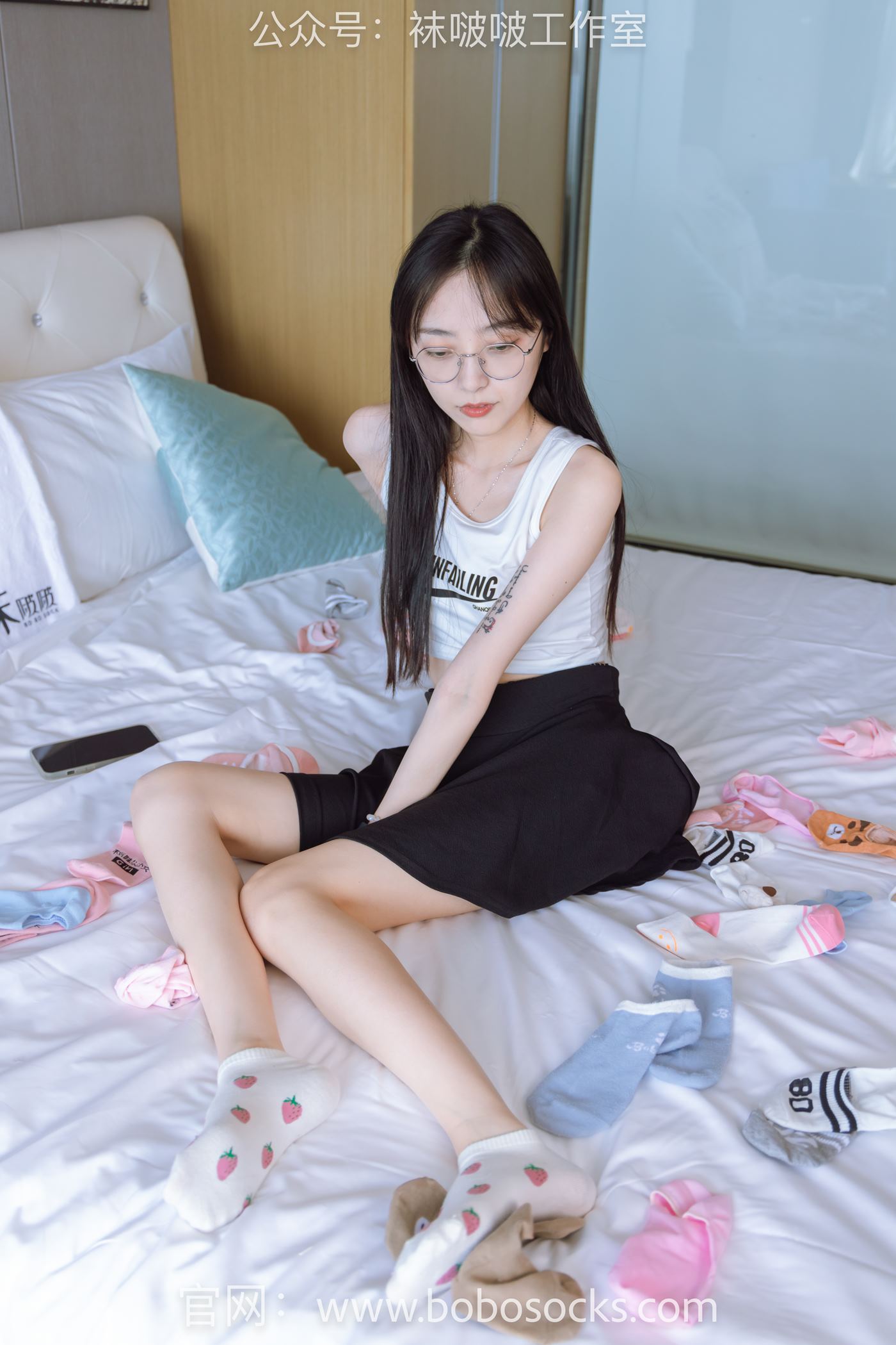 图片[47]-[BoBoSocks袜啵啵]NO.127 稚予-麦昆板鞋、两双自然穿旧棉袜、裸足 [139P] – 速更版-美库