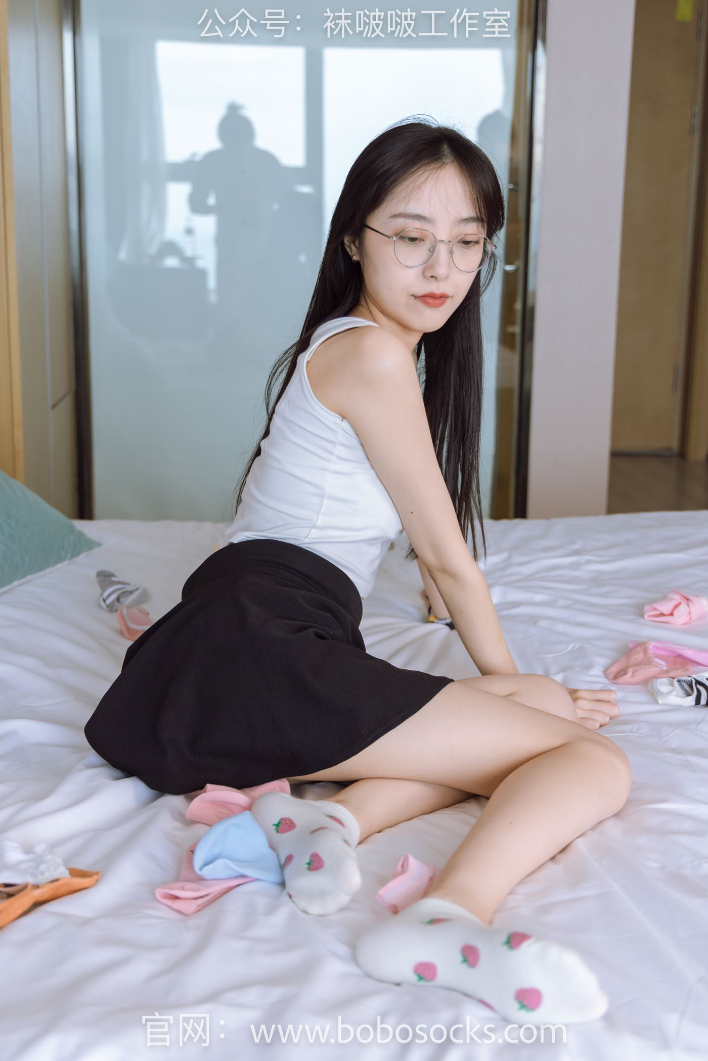 图片[75]-[BoBoSocks袜啵啵]NO.127 稚予-麦昆板鞋、两双自然穿旧棉袜、裸足 [139P] – 速更版-美库