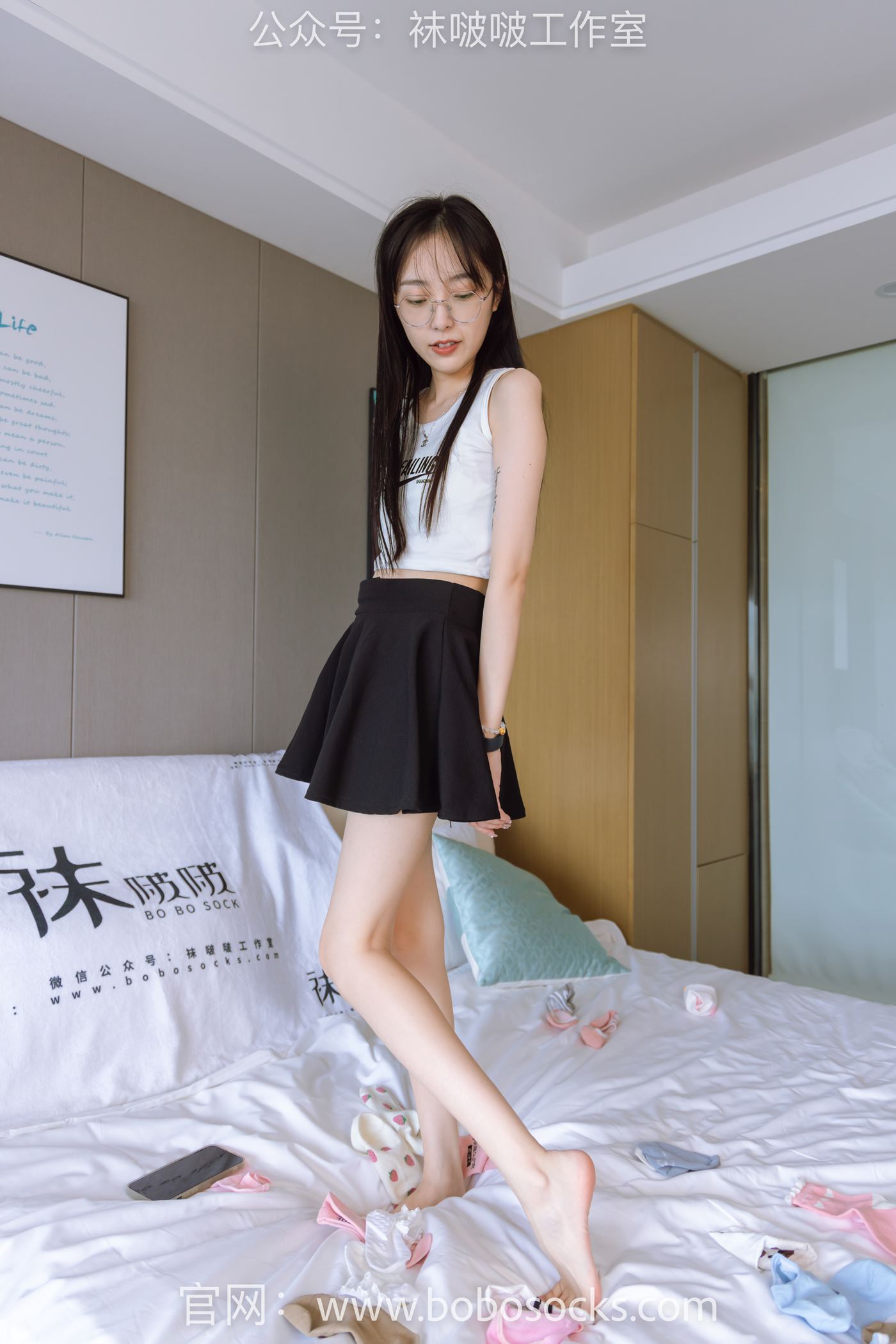 图片[117]-[BoBoSocks袜啵啵]NO.127 稚予-麦昆板鞋、两双自然穿旧棉袜、裸足 [139P] – 速更版-美库