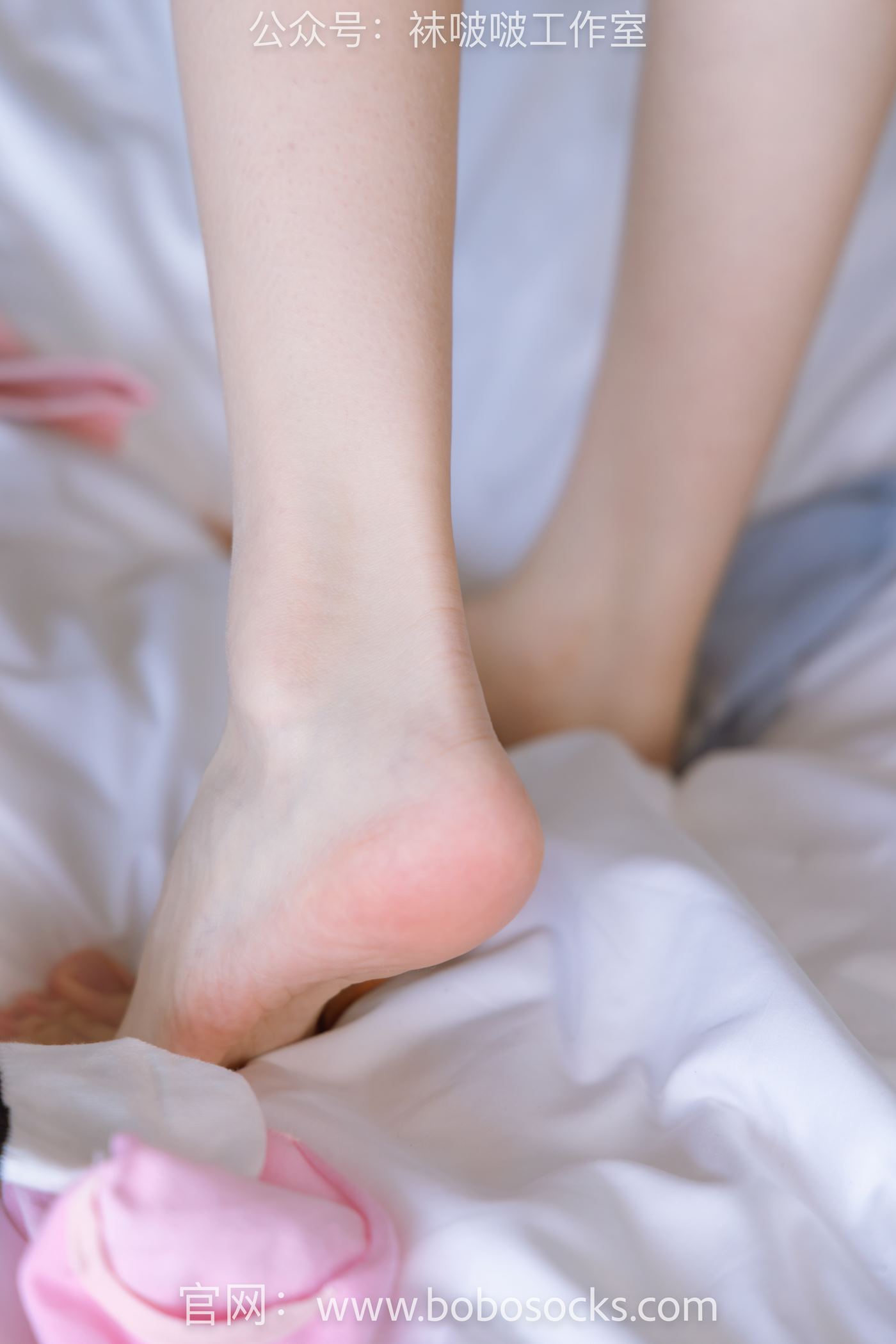 图片[121]-[BoBoSocks袜啵啵]NO.127 稚予-麦昆板鞋、两双自然穿旧棉袜、裸足 [139P] – 速更版-美库