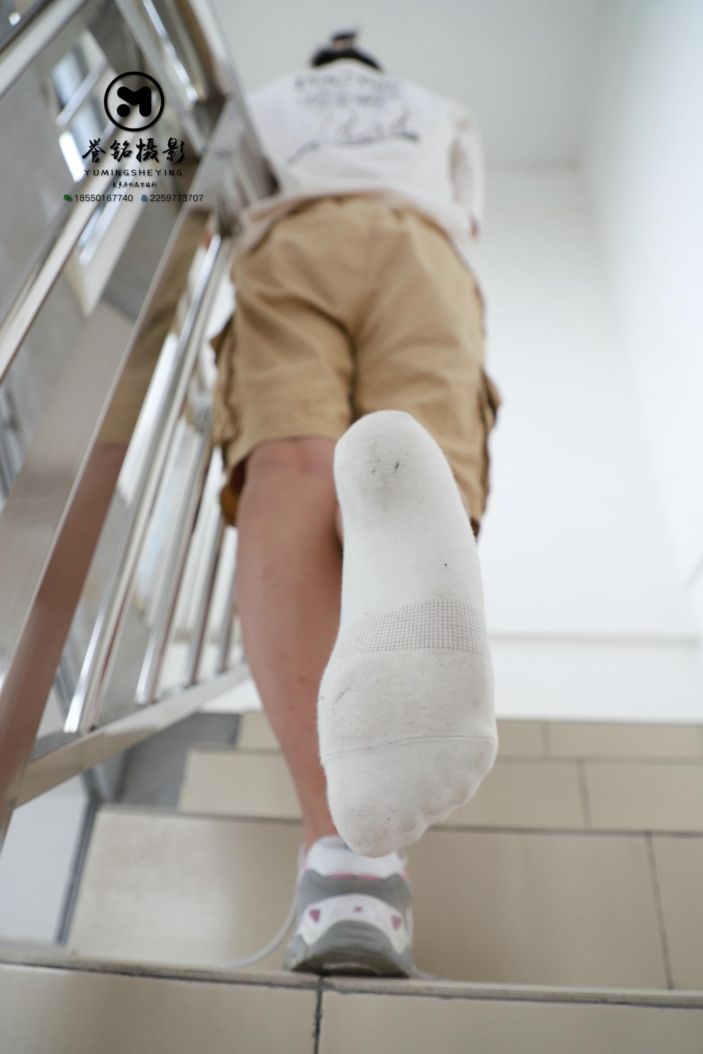 图片[17]-[誉铭传媒]袜足摄影 2020年 NO.030 楼梯间里的裸足[80P] – 速更版-美库