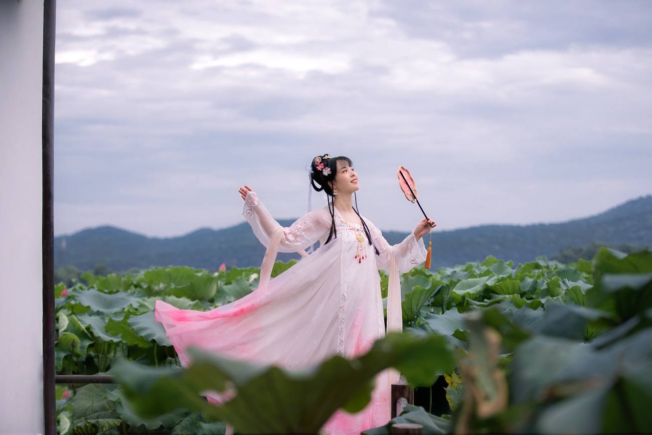 图片[12]-[YITUYU艺图语] 2021.12.24 赏荷 僵僵 [24P] – 速更版-美库