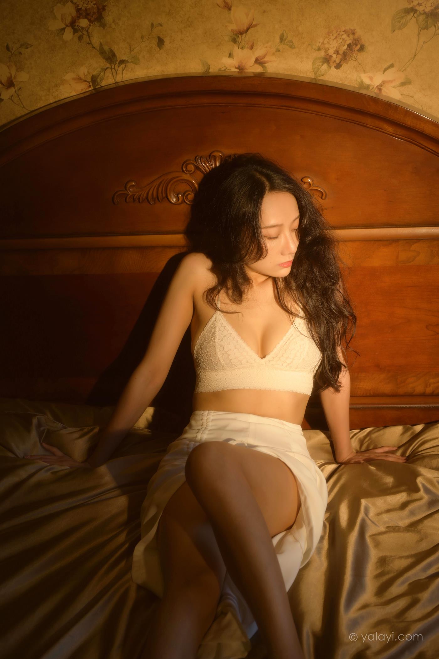 图片[10]-[YALAYI雅拉伊]2022.10.12 NO.979 她是谁 何嘉颖[56+1P] – 速更版-美库