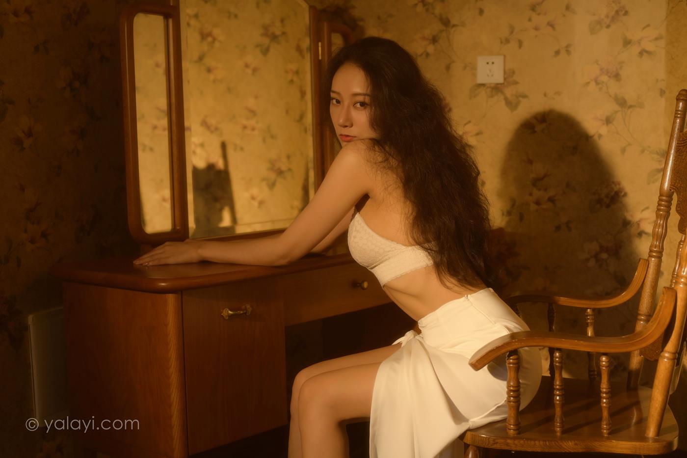 图片[27]-[YALAYI雅拉伊]2022.10.12 NO.979 她是谁 何嘉颖[56+1P] – 速更版-美库