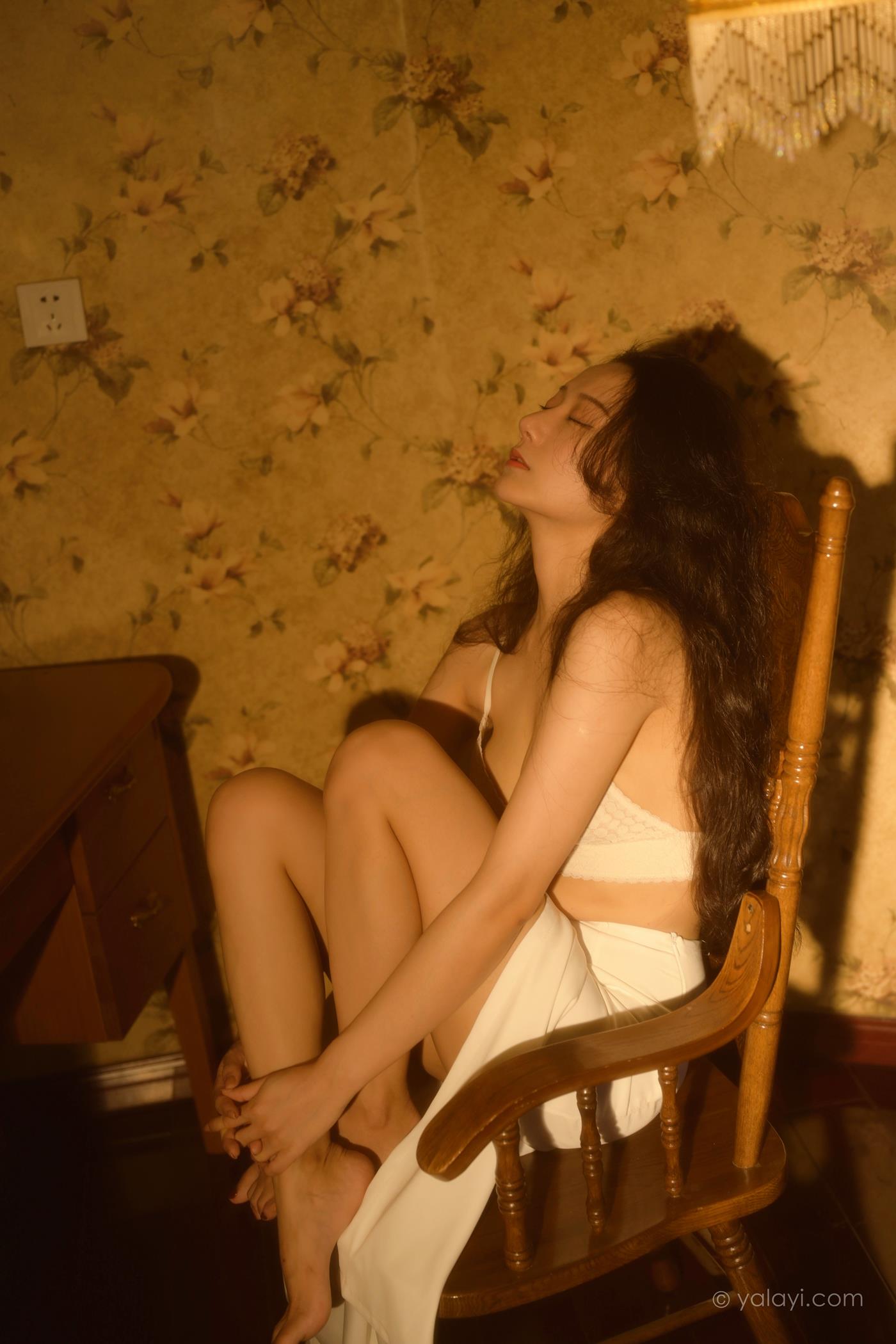 图片[34]-[YALAYI雅拉伊]2022.10.12 NO.979 她是谁 何嘉颖[56+1P] – 速更版-美库