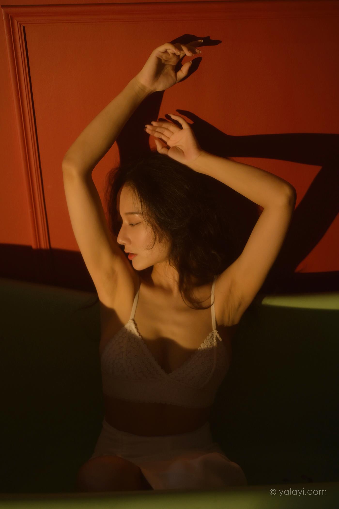 图片[43]-[YALAYI雅拉伊]2022.10.12 NO.979 她是谁 何嘉颖[56+1P] – 速更版-美库