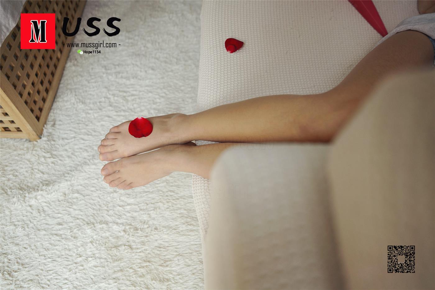 图片[79]-[MussGirl慕丝女郎]NO.090 木木 没有阳光花不香，没有爱情生活不甜-手中的玫瑰[103P] – 速更版-美库