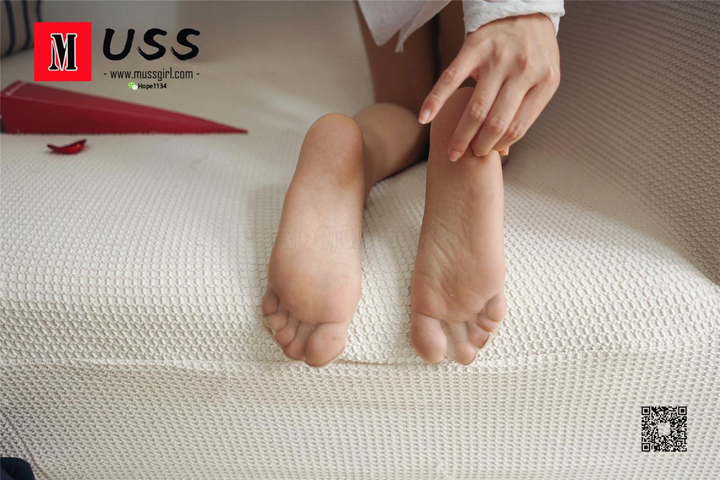 图片[104]-[MussGirl慕丝女郎]NO.090 木木 没有阳光花不香，没有爱情生活不甜-手中的玫瑰[103P] – 速更版-美库