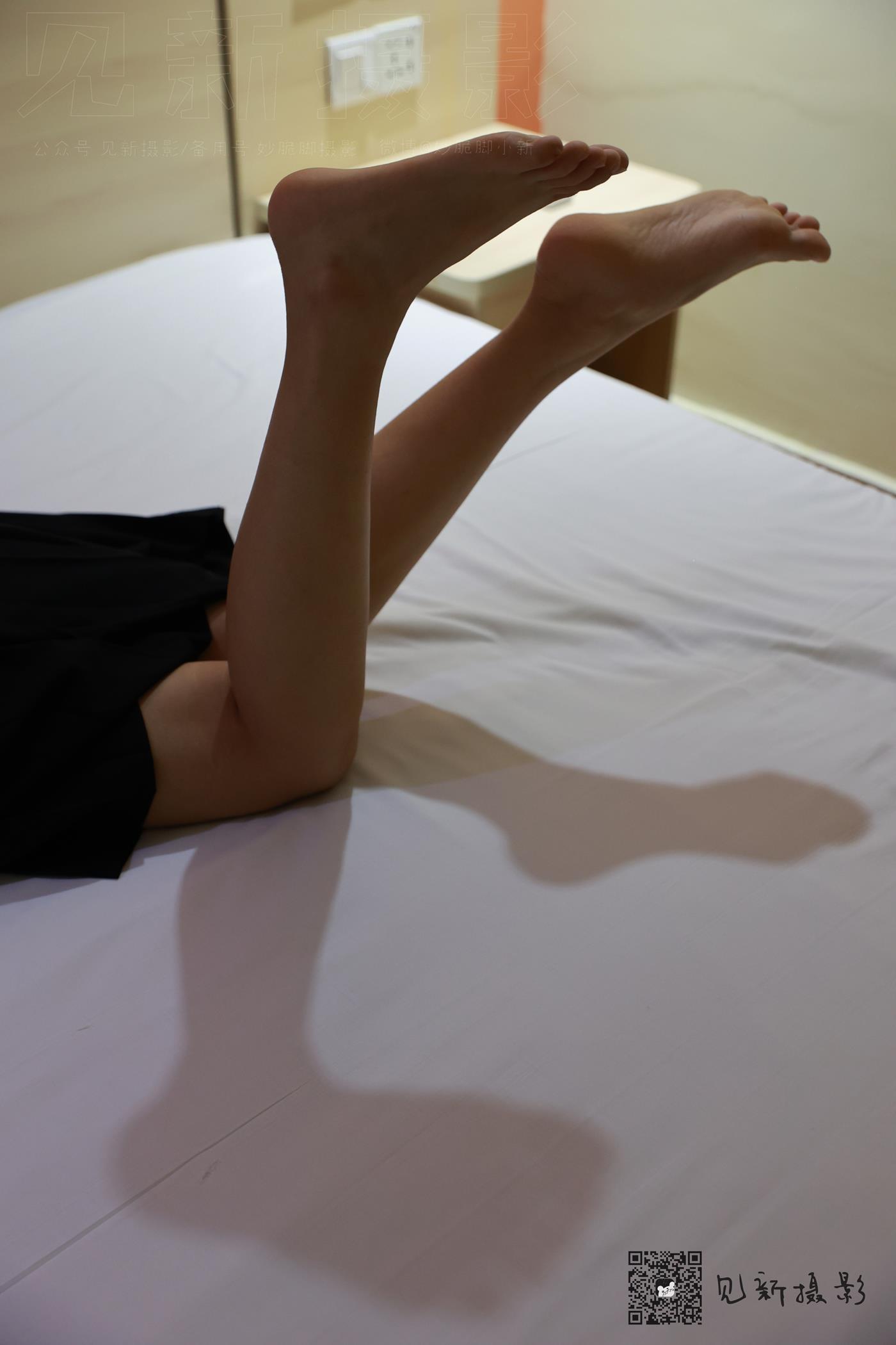 图片[19]-[见新摄影]NO.003 一厘甜酒 酒店JK裸足[108P] – 速更版-美库