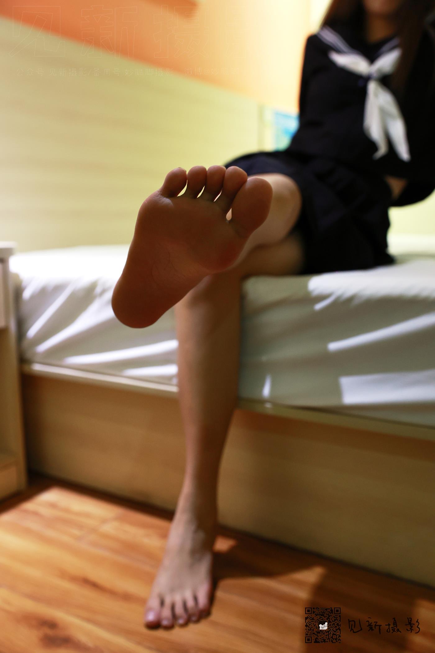 图片[56]-[见新摄影]NO.003 一厘甜酒 酒店JK裸足[108P] – 速更版-美库