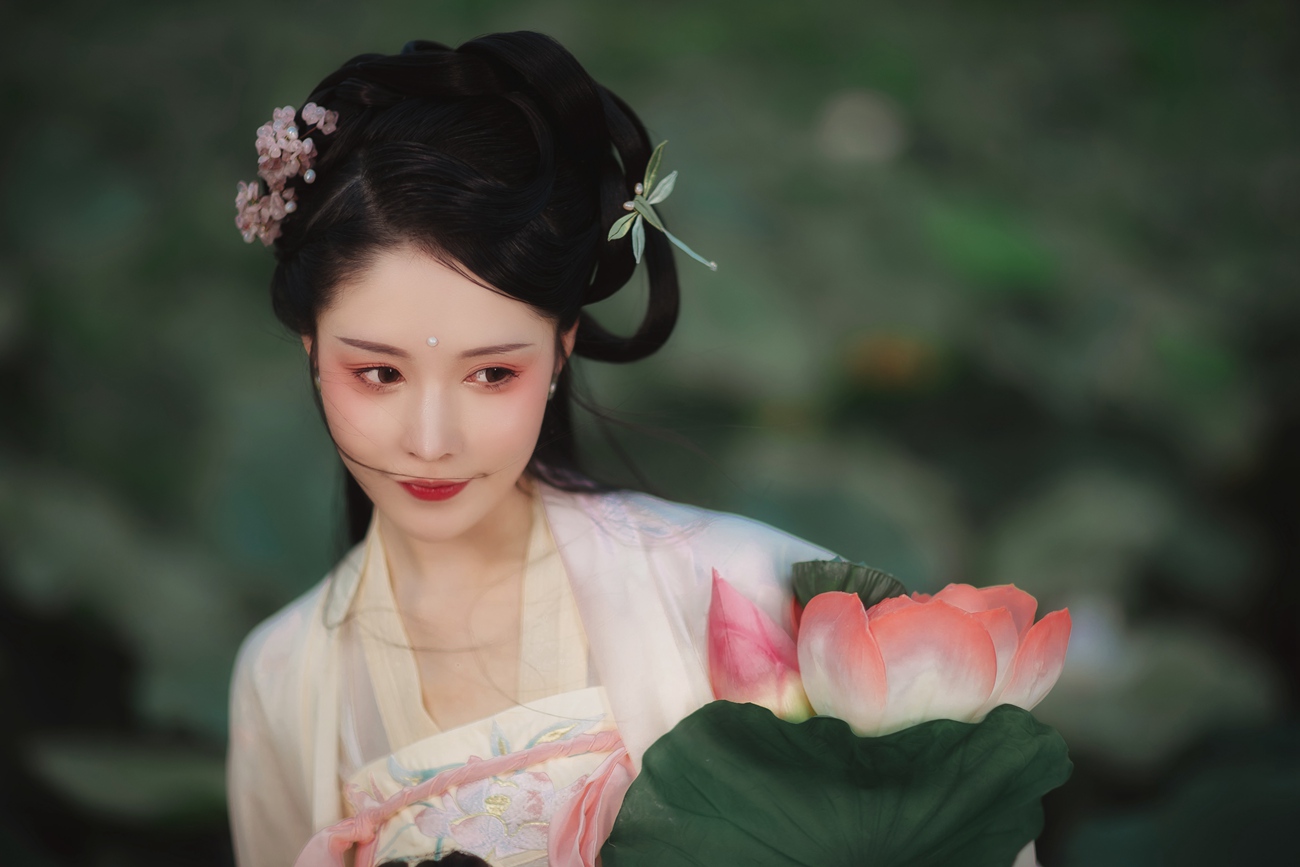 图片[21]-[YITUYU艺图语] 2022.01.03 荷 葵花花花儿 [21P] – 速更版-美库