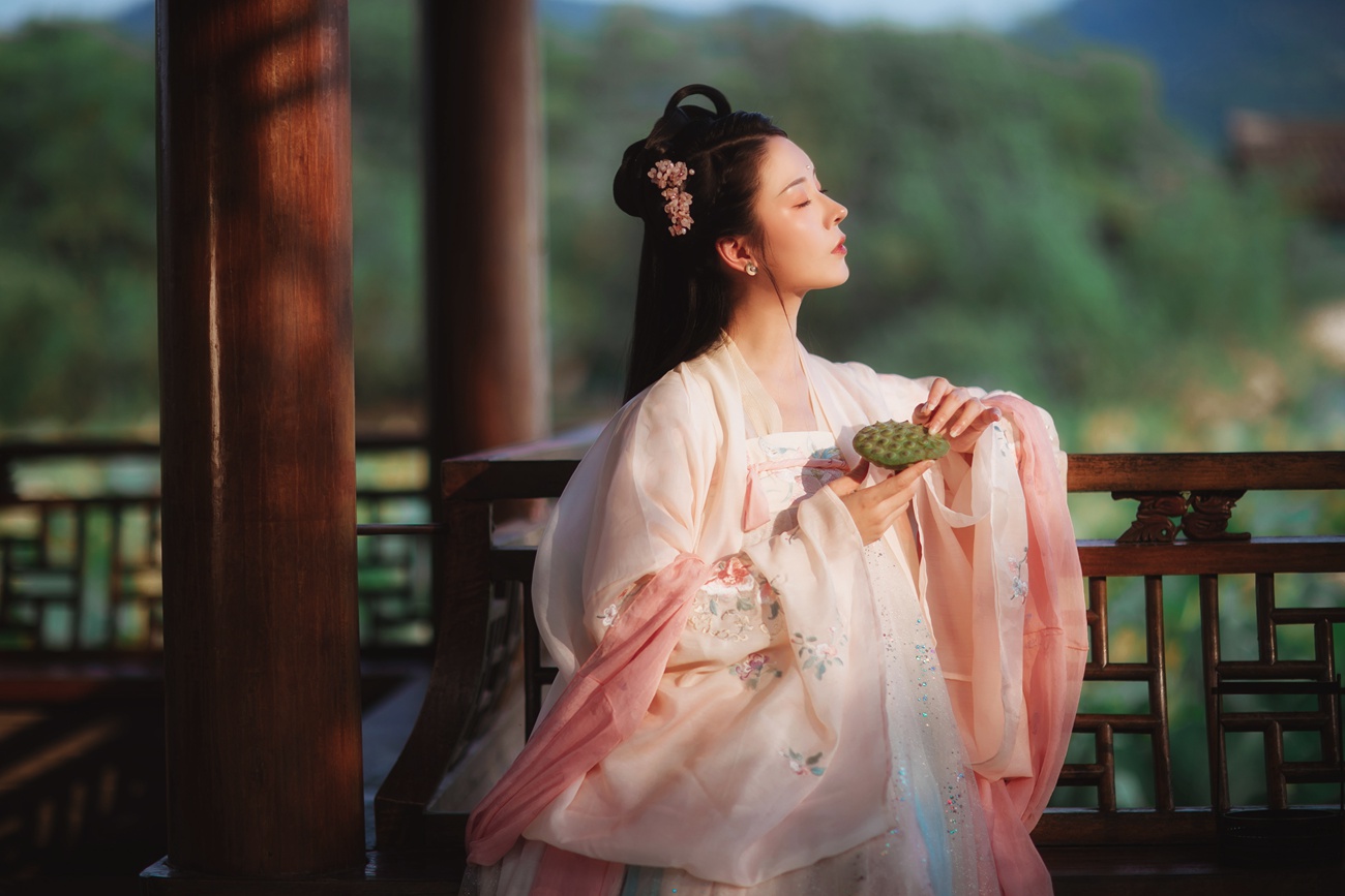 图片[22]-[YITUYU艺图语] 2022.01.03 荷 葵花花花儿 [21P] – 速更版-美库