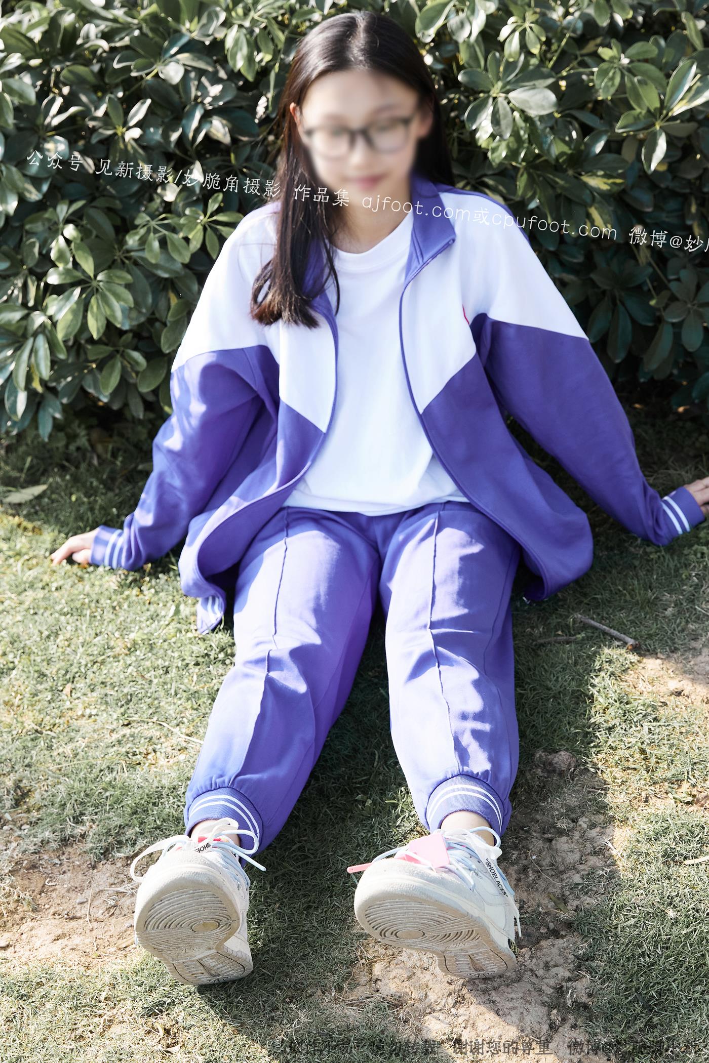 图片[10]-[见新摄影]NO.011 梦回学生时代 公园校服棉袜裸足[295P – 速更版-美库