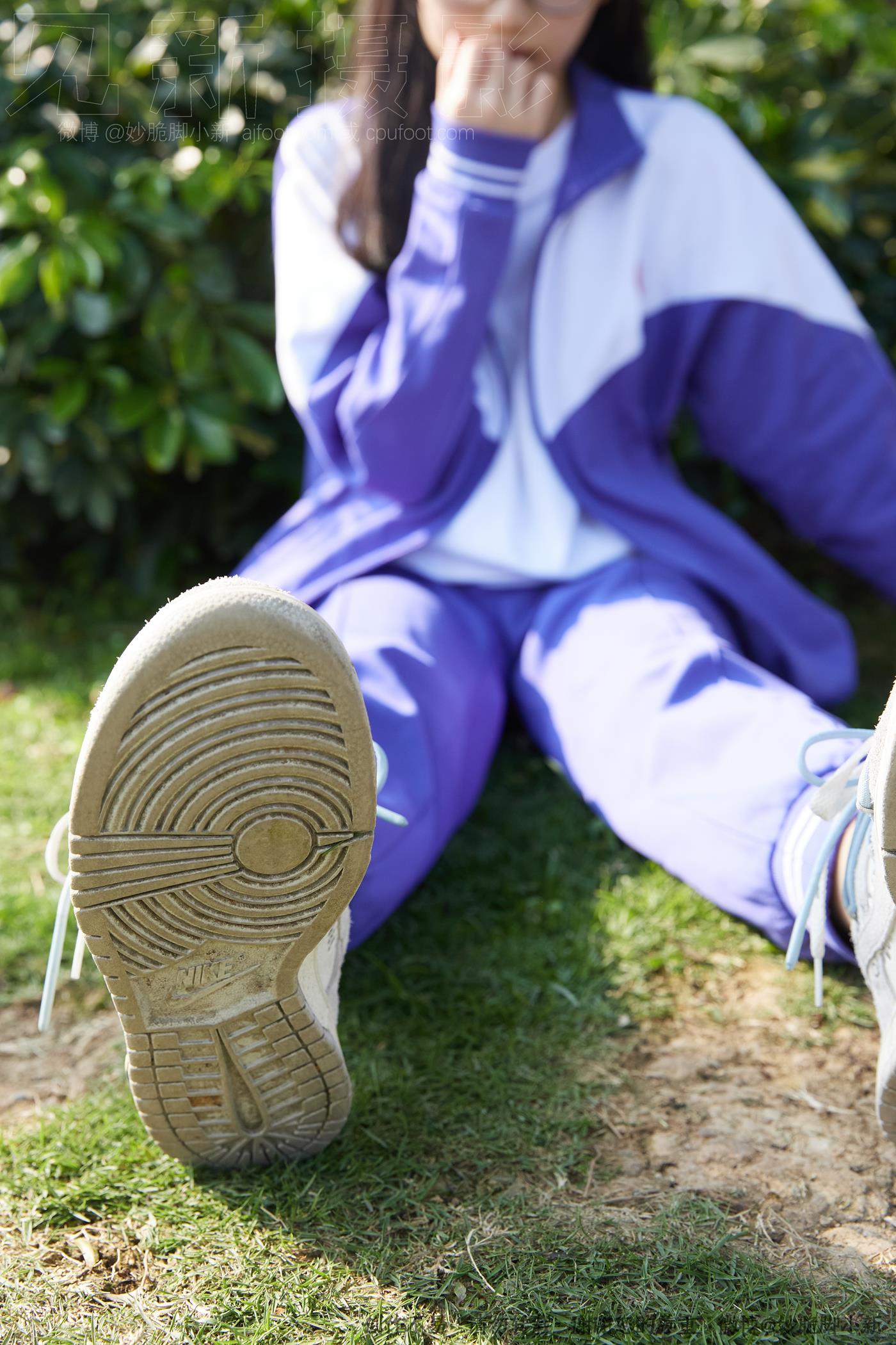 图片[11]-[见新摄影]NO.011 梦回学生时代 公园校服棉袜裸足[295P – 速更版-美库