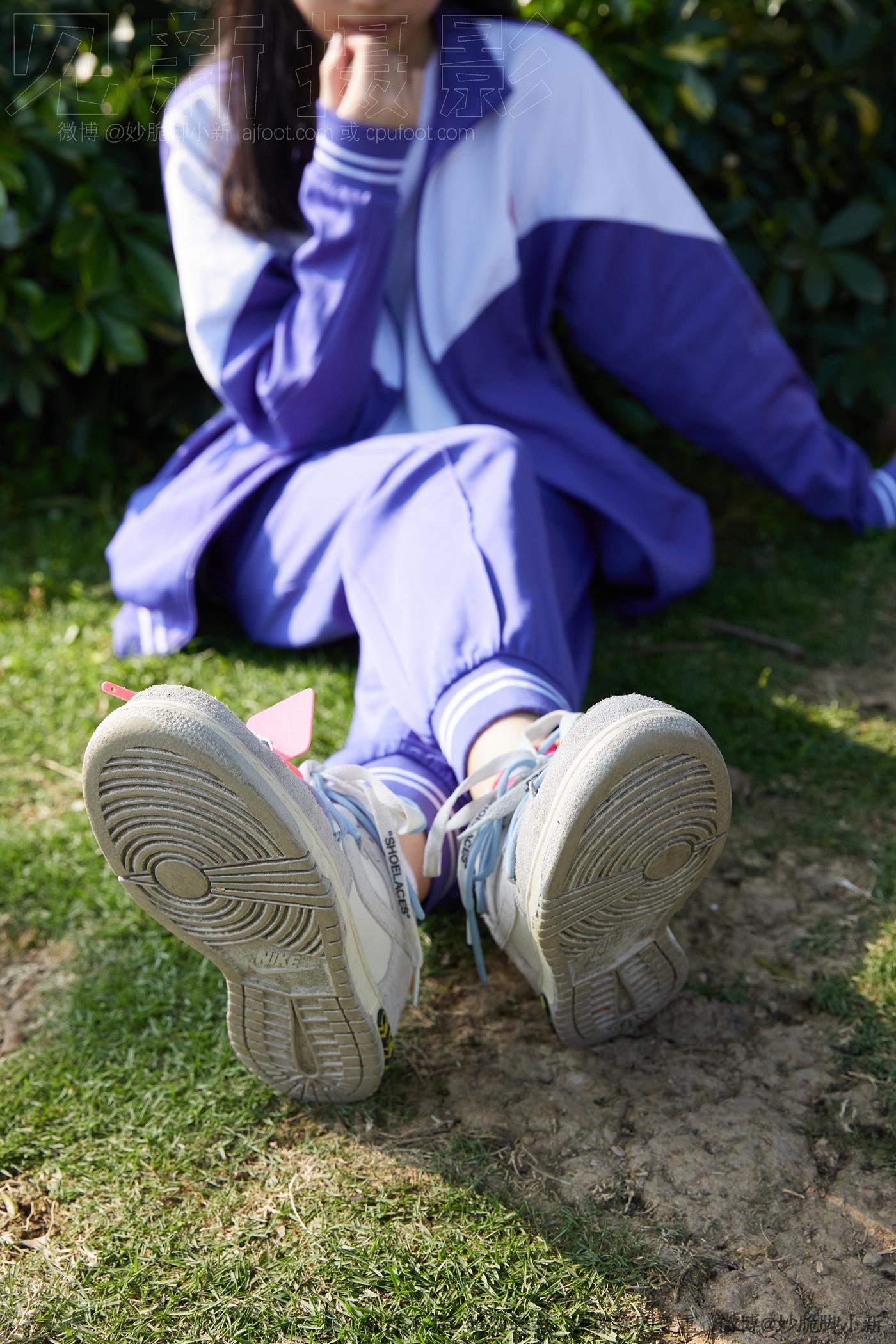 图片[12]-[见新摄影]NO.011 梦回学生时代 公园校服棉袜裸足[295P – 速更版-美库