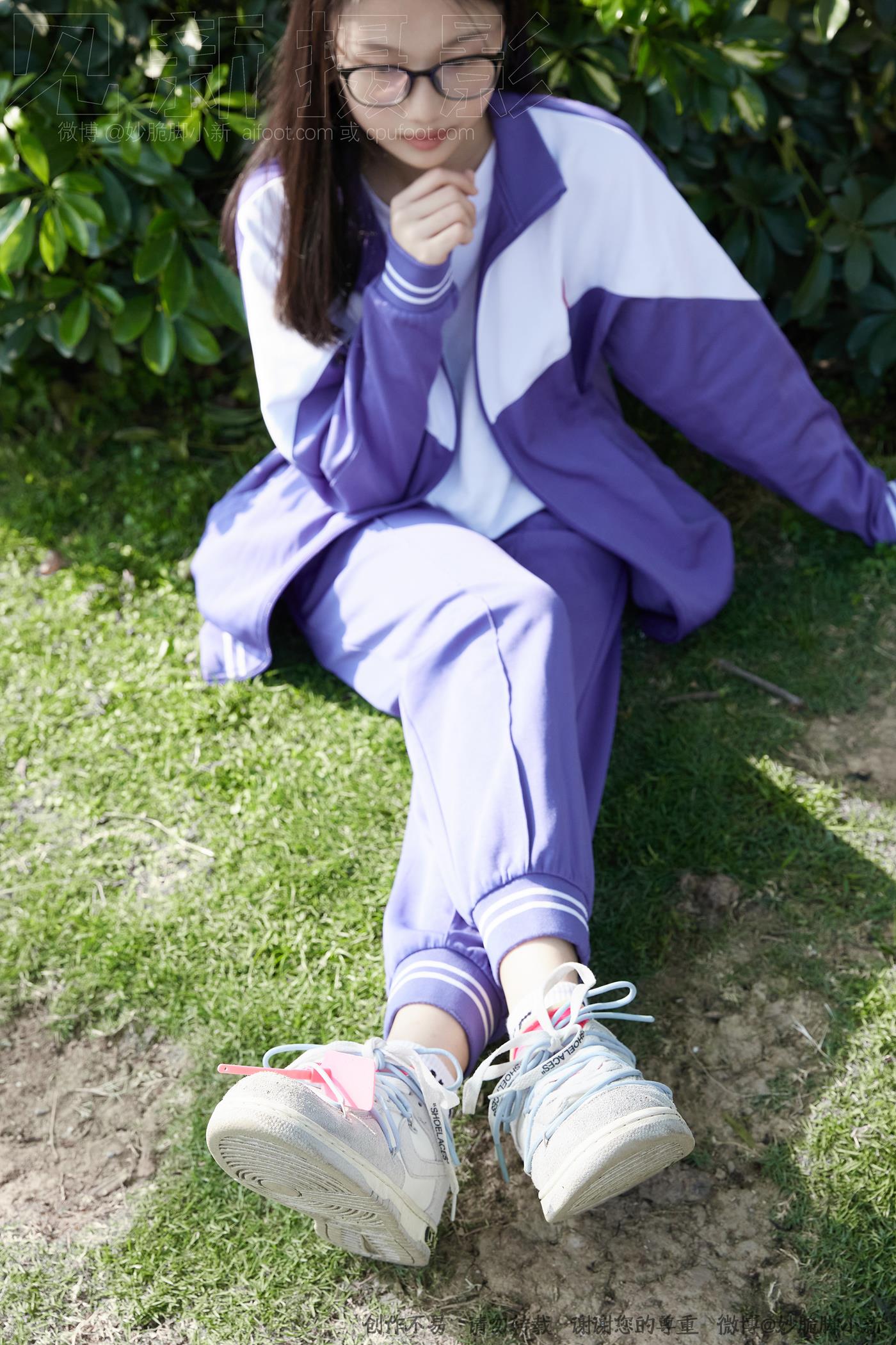 图片[13]-[见新摄影]NO.011 梦回学生时代 公园校服棉袜裸足[295P – 速更版-美库