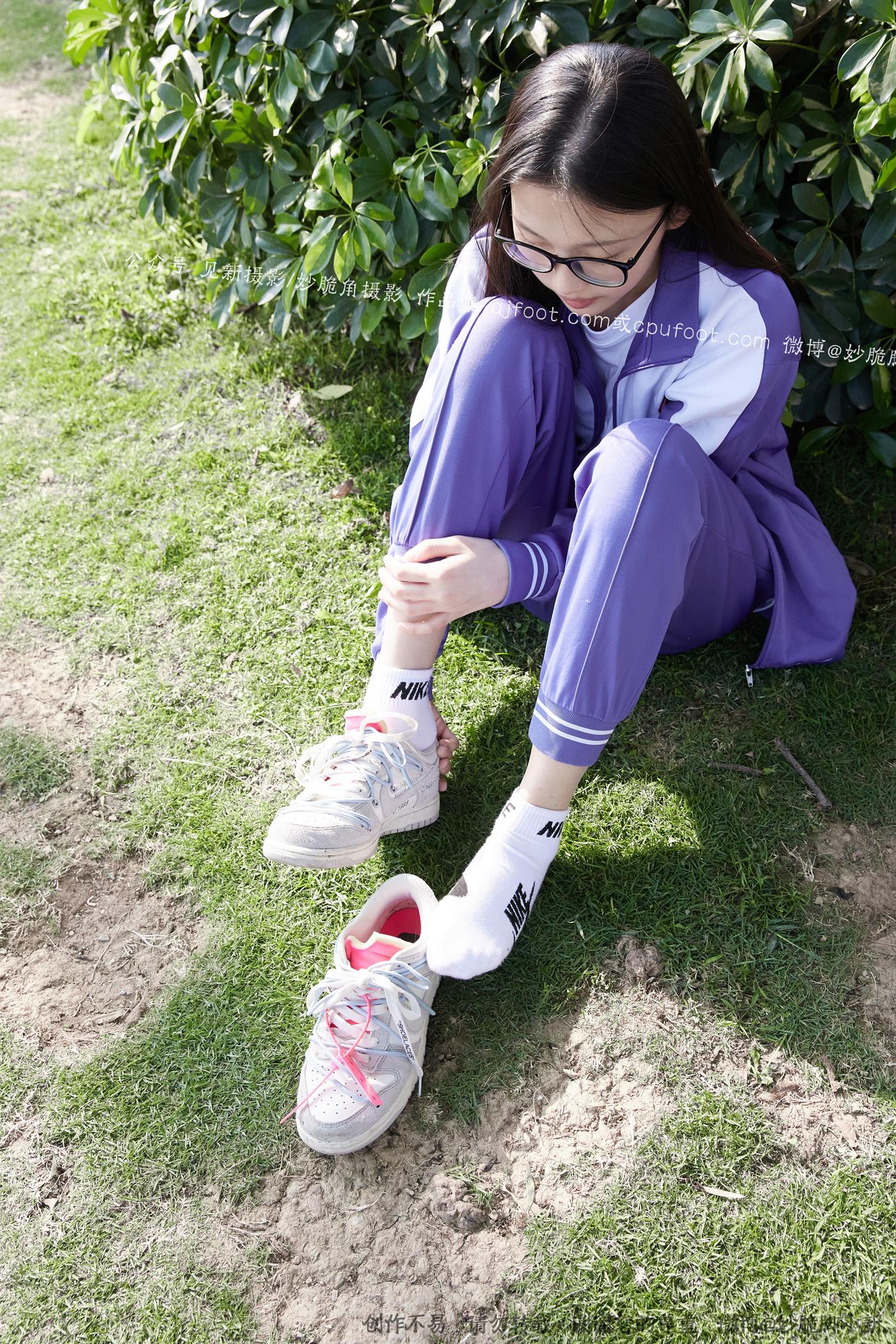 图片[17]-[见新摄影]NO.011 梦回学生时代 公园校服棉袜裸足[295P – 速更版-美库