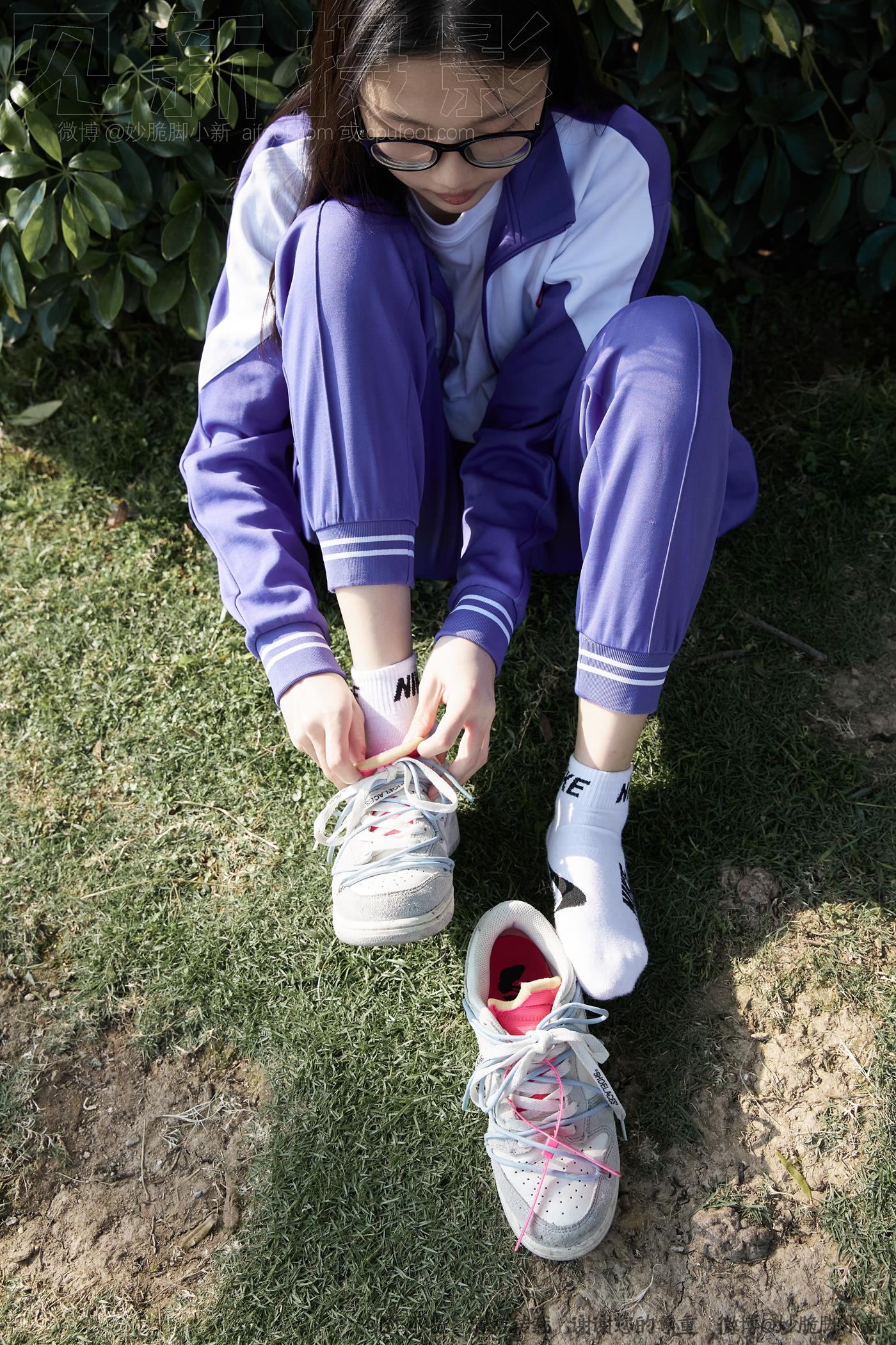 图片[18]-[见新摄影]NO.011 梦回学生时代 公园校服棉袜裸足[295P – 速更版-美库