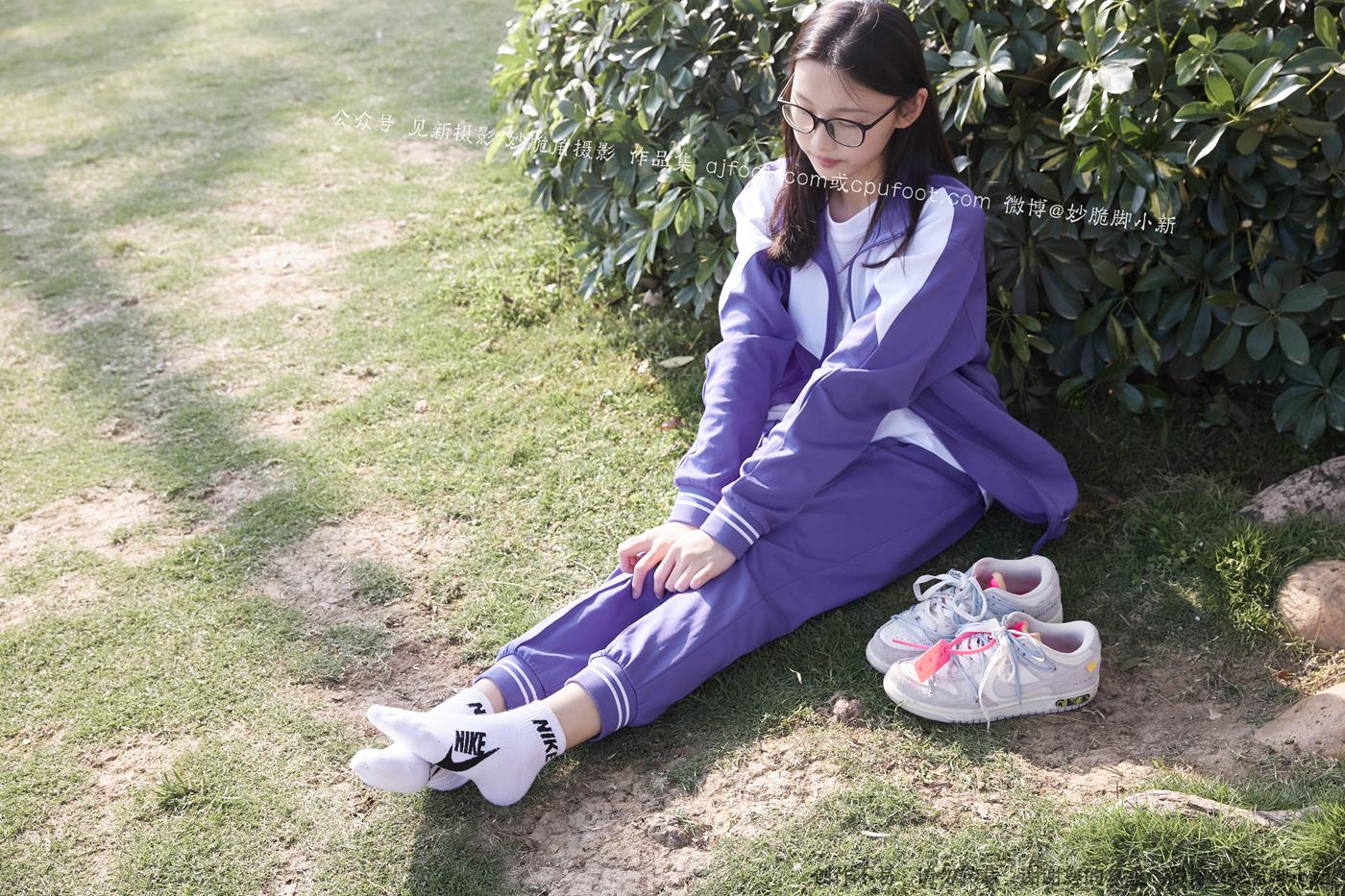 图片[24]-[见新摄影]NO.011 梦回学生时代 公园校服棉袜裸足[295P – 速更版-美库