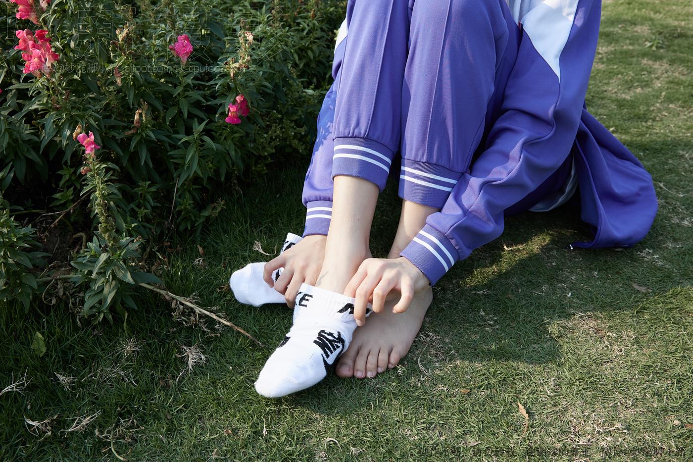 图片[68]-[见新摄影]NO.011 梦回学生时代 公园校服棉袜裸足[295P – 速更版-美库