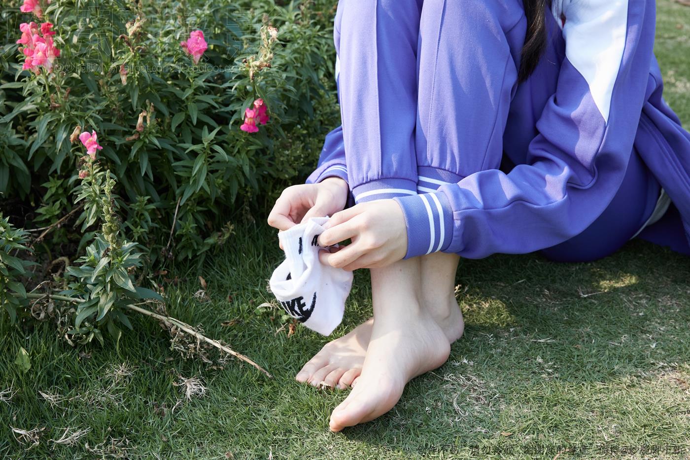 图片[77]-[见新摄影]NO.011 梦回学生时代 公园校服棉袜裸足[295P – 速更版-美库