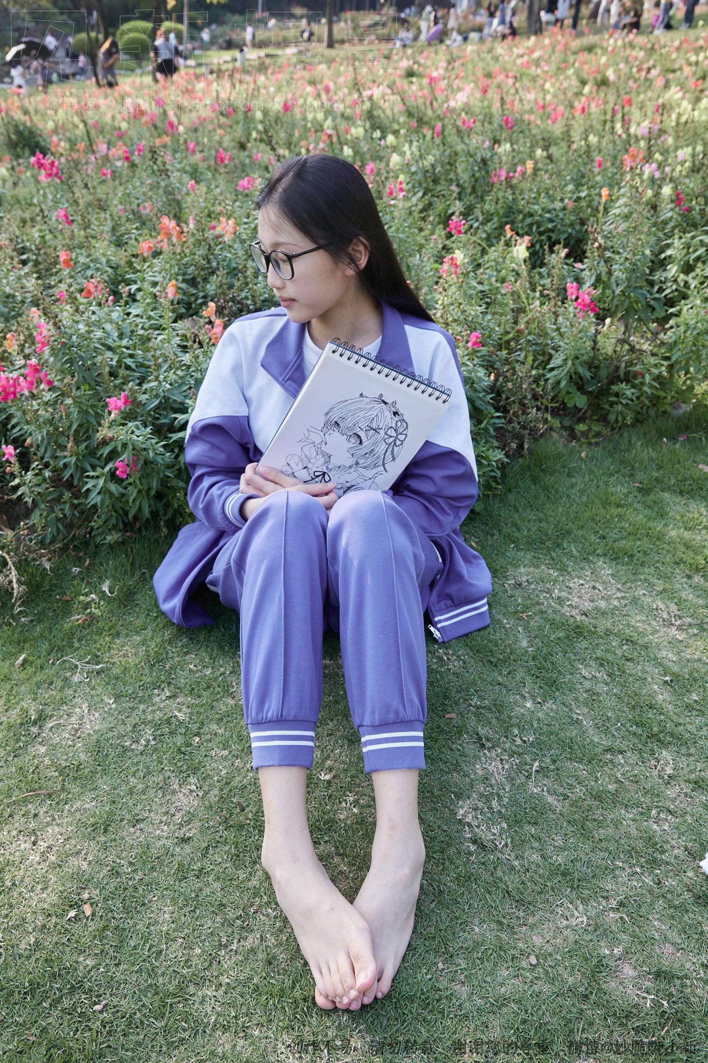 图片[101]-[见新摄影]NO.011 梦回学生时代 公园校服棉袜裸足[295P – 速更版-美库