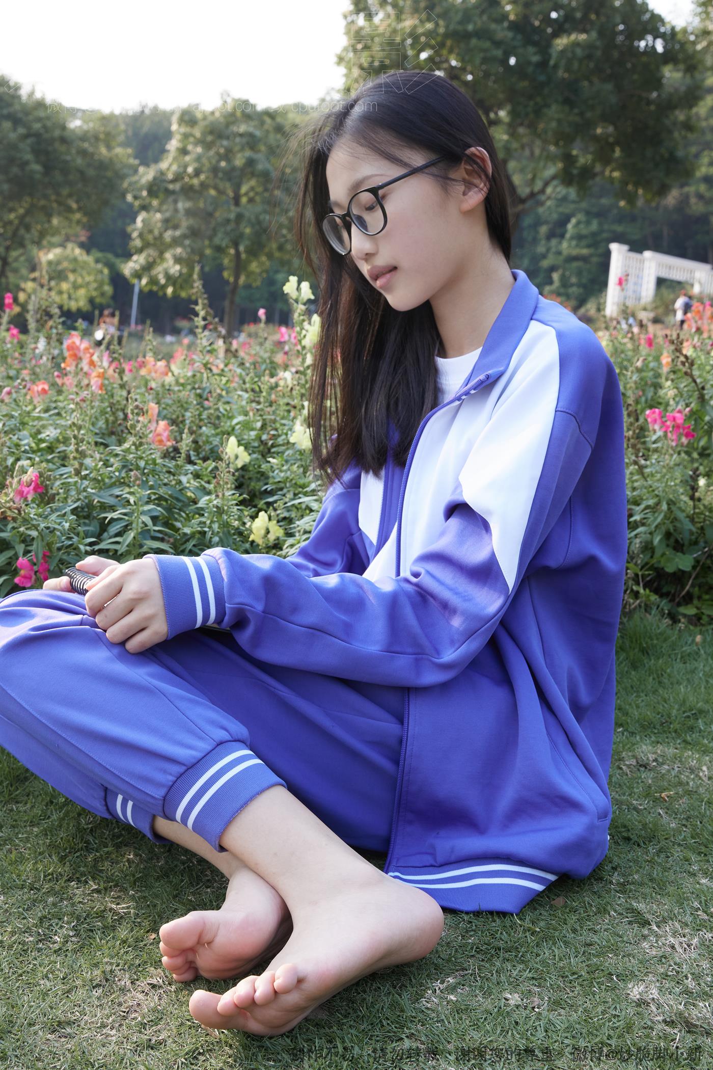 图片[173]-[见新摄影]NO.011 梦回学生时代 公园校服棉袜裸足[295P – 速更版-美库