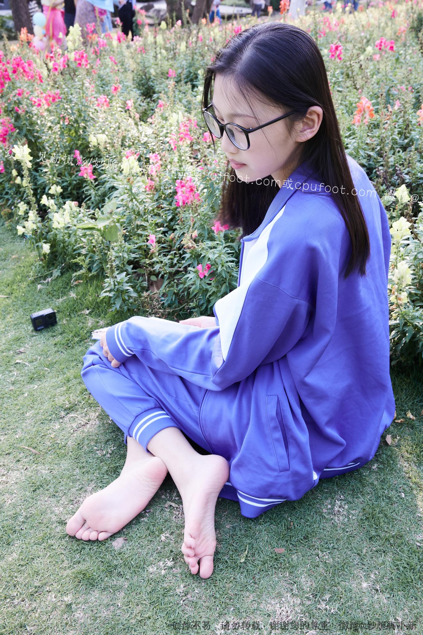图片[197]-[见新摄影]NO.011 梦回学生时代 公园校服棉袜裸足[295P – 速更版-美库