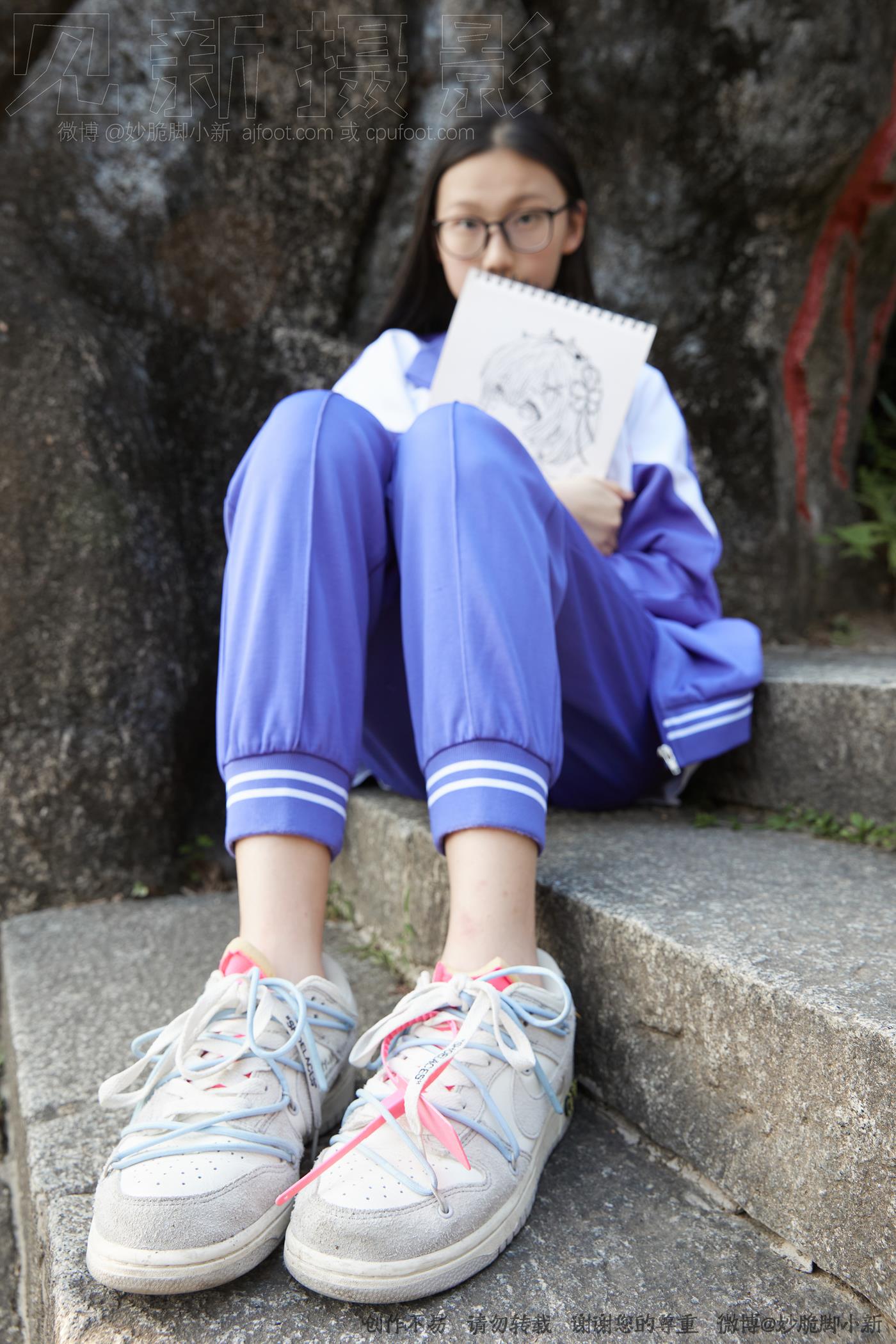 图片[220]-[见新摄影]NO.011 梦回学生时代 公园校服棉袜裸足[295P – 速更版-美库