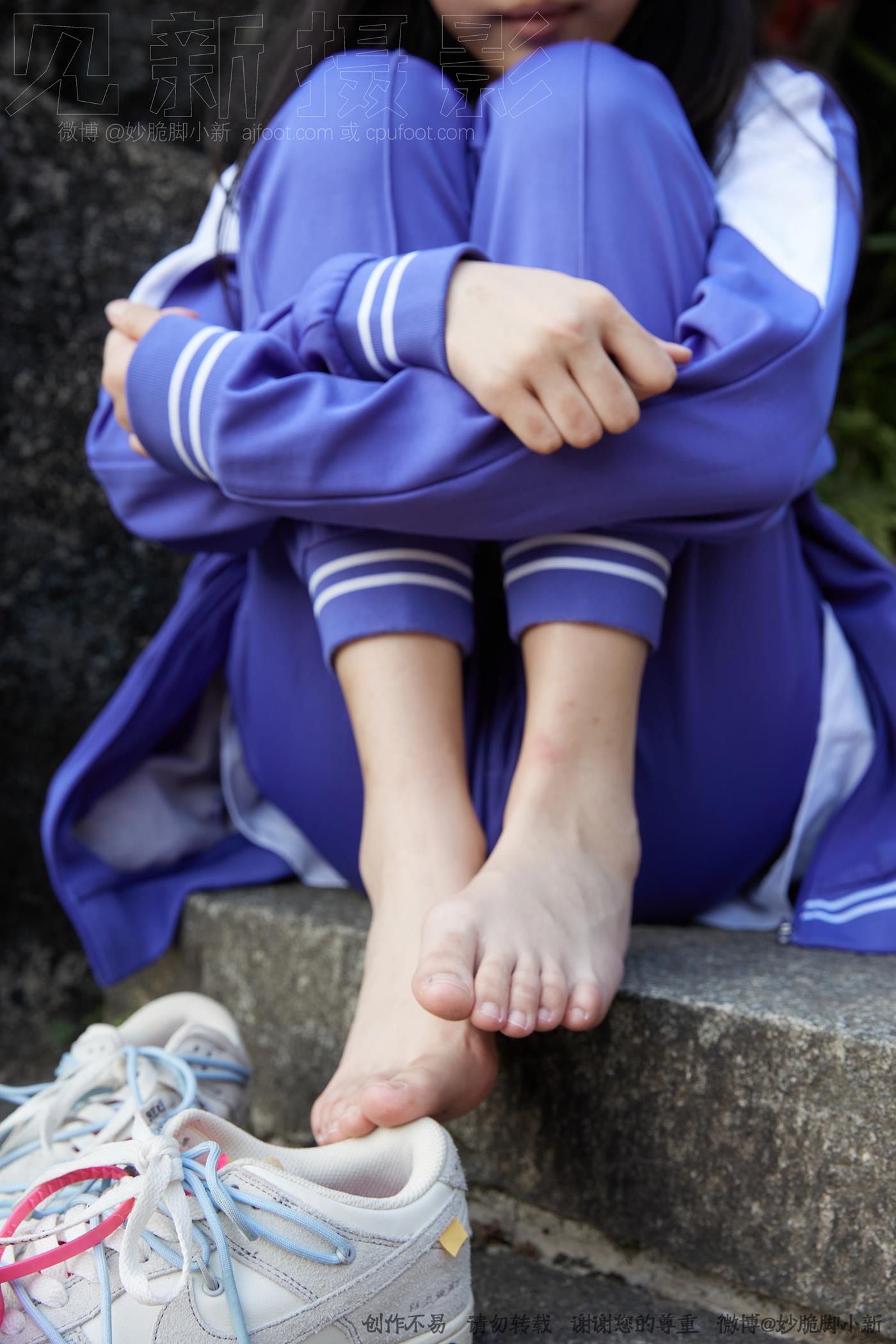 图片[235]-[见新摄影]NO.011 梦回学生时代 公园校服棉袜裸足[295P – 速更版-美库