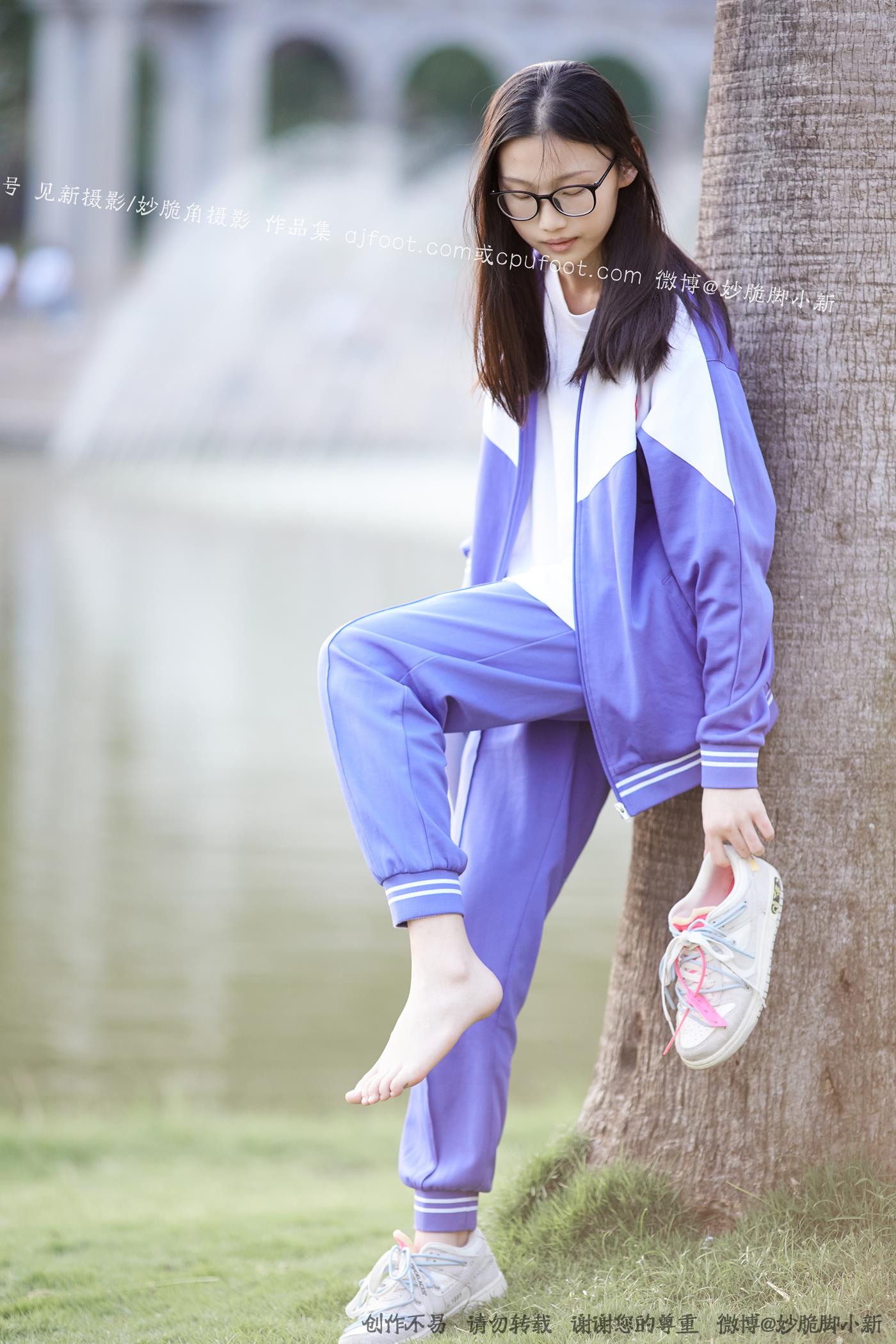 图片[280]-[见新摄影]NO.011 梦回学生时代 公园校服棉袜裸足[295P – 速更版-美库