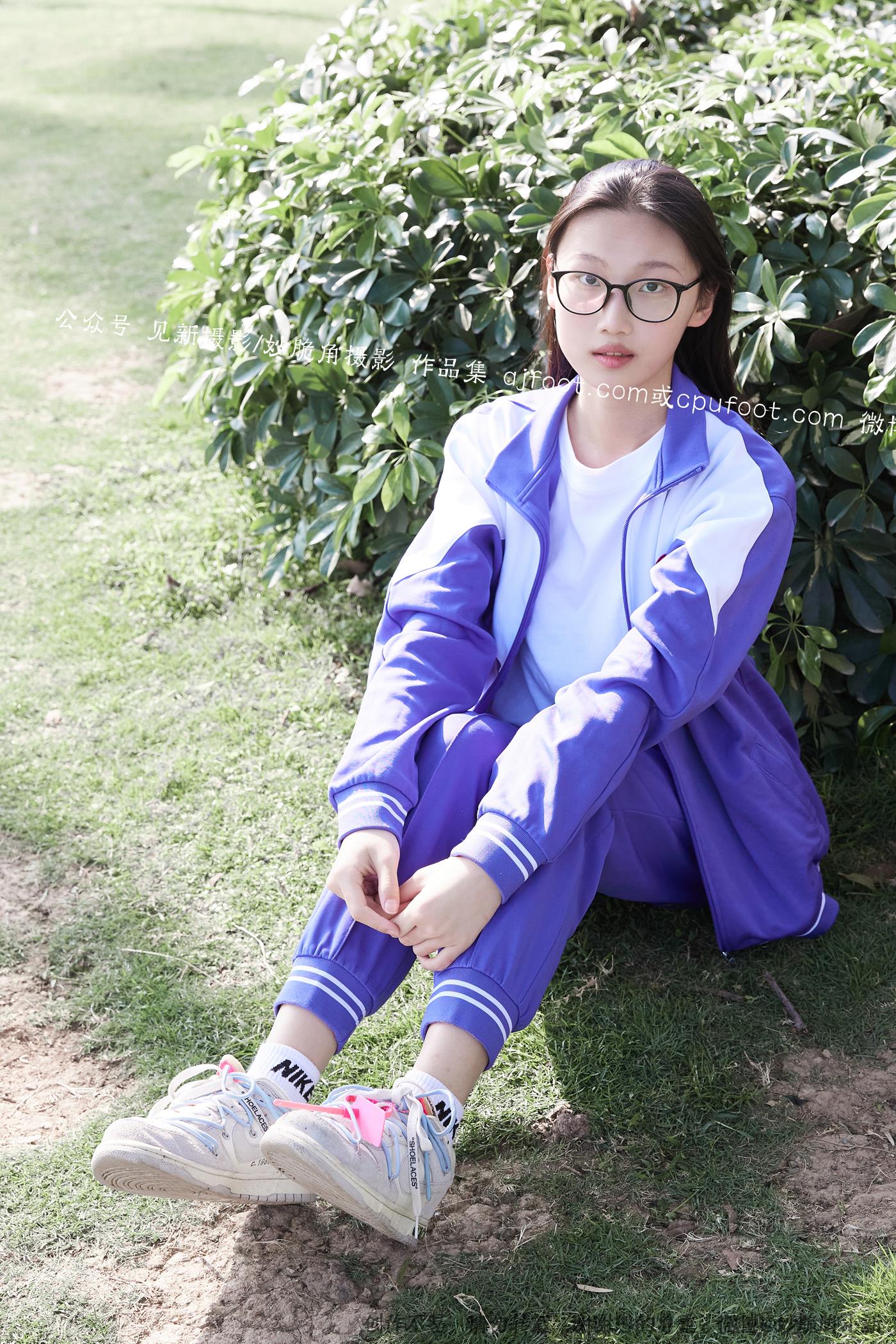 图片[292]-[见新摄影]NO.011 梦回学生时代 公园校服棉袜裸足[295P – 速更版-美库