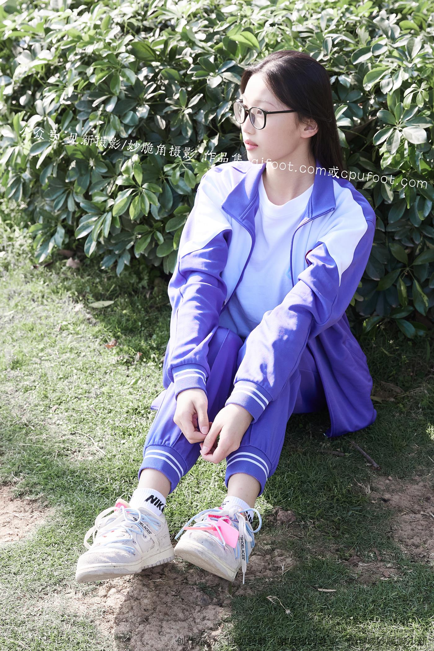 图片[293]-[见新摄影]NO.011 梦回学生时代 公园校服棉袜裸足[295P – 速更版-美库