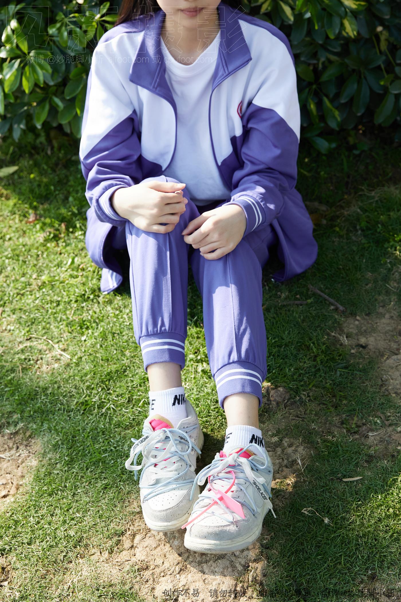 图片[295]-[见新摄影]NO.011 梦回学生时代 公园校服棉袜裸足[295P – 速更版-美库