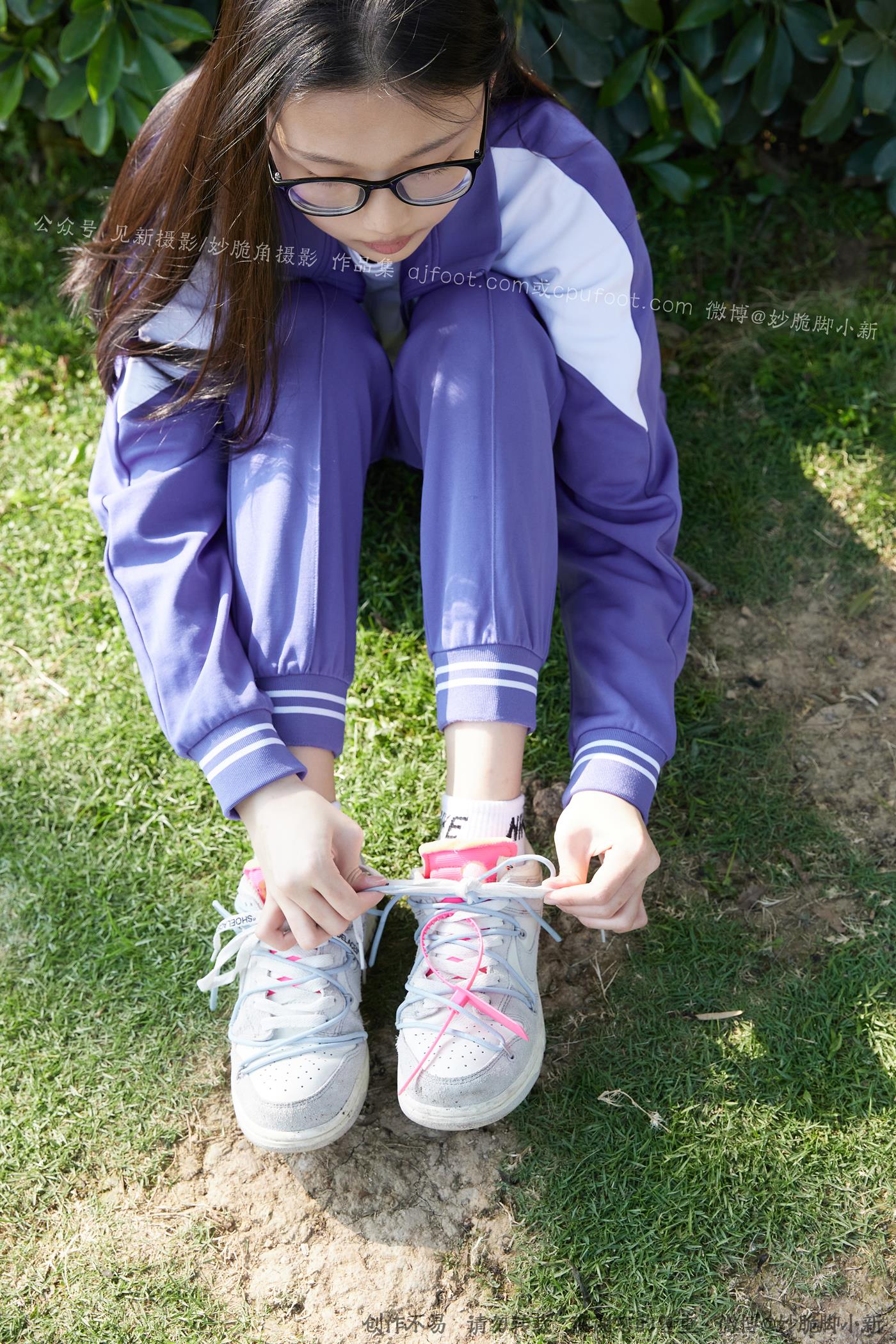 图片[296]-[见新摄影]NO.011 梦回学生时代 公园校服棉袜裸足[295P – 速更版-美库
