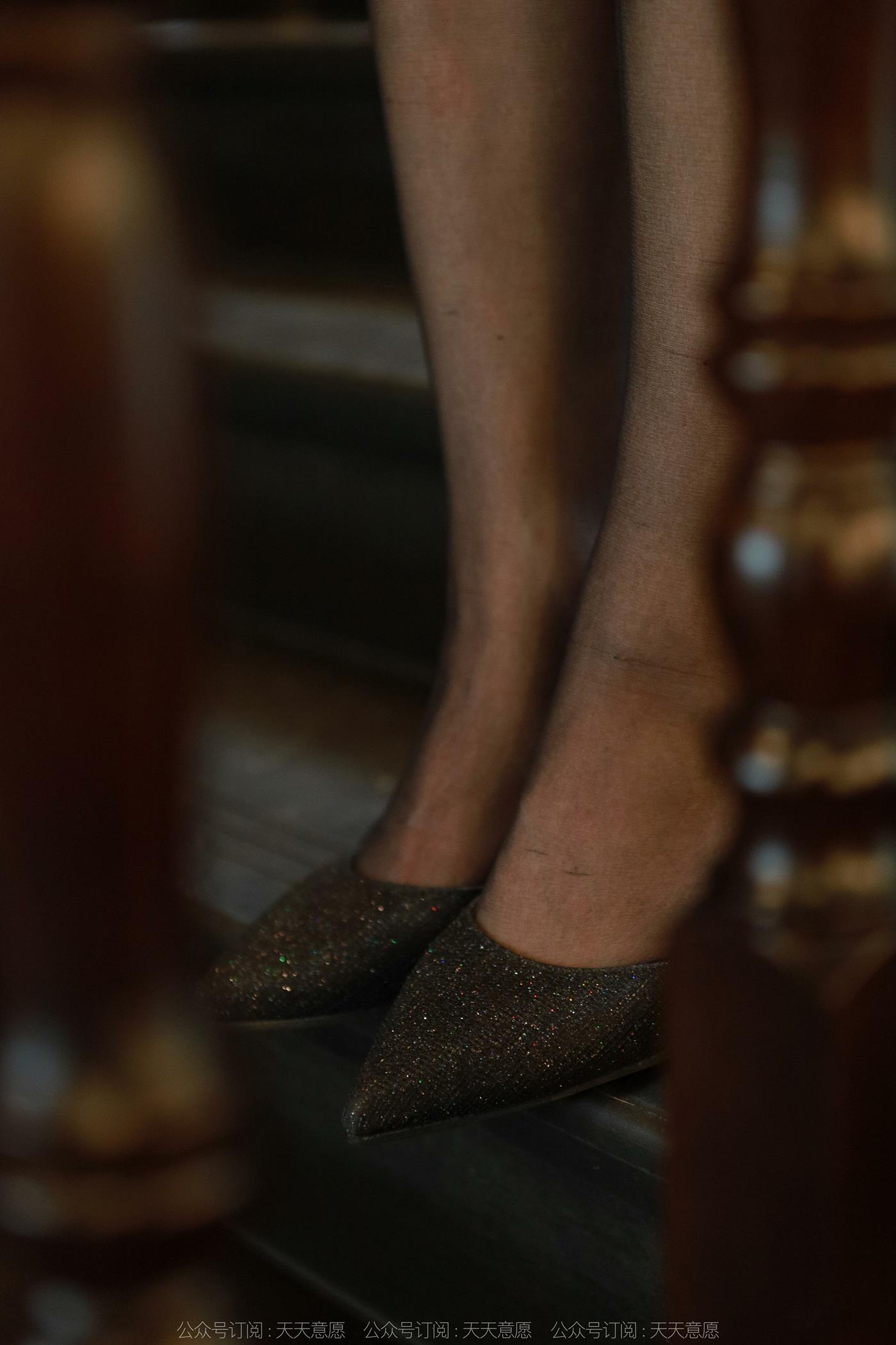 图片[77]-[IESS异思趣向] 2022.05.22 丝享家1095：秋秋《深V红裙》[85P] – 速更版-美库