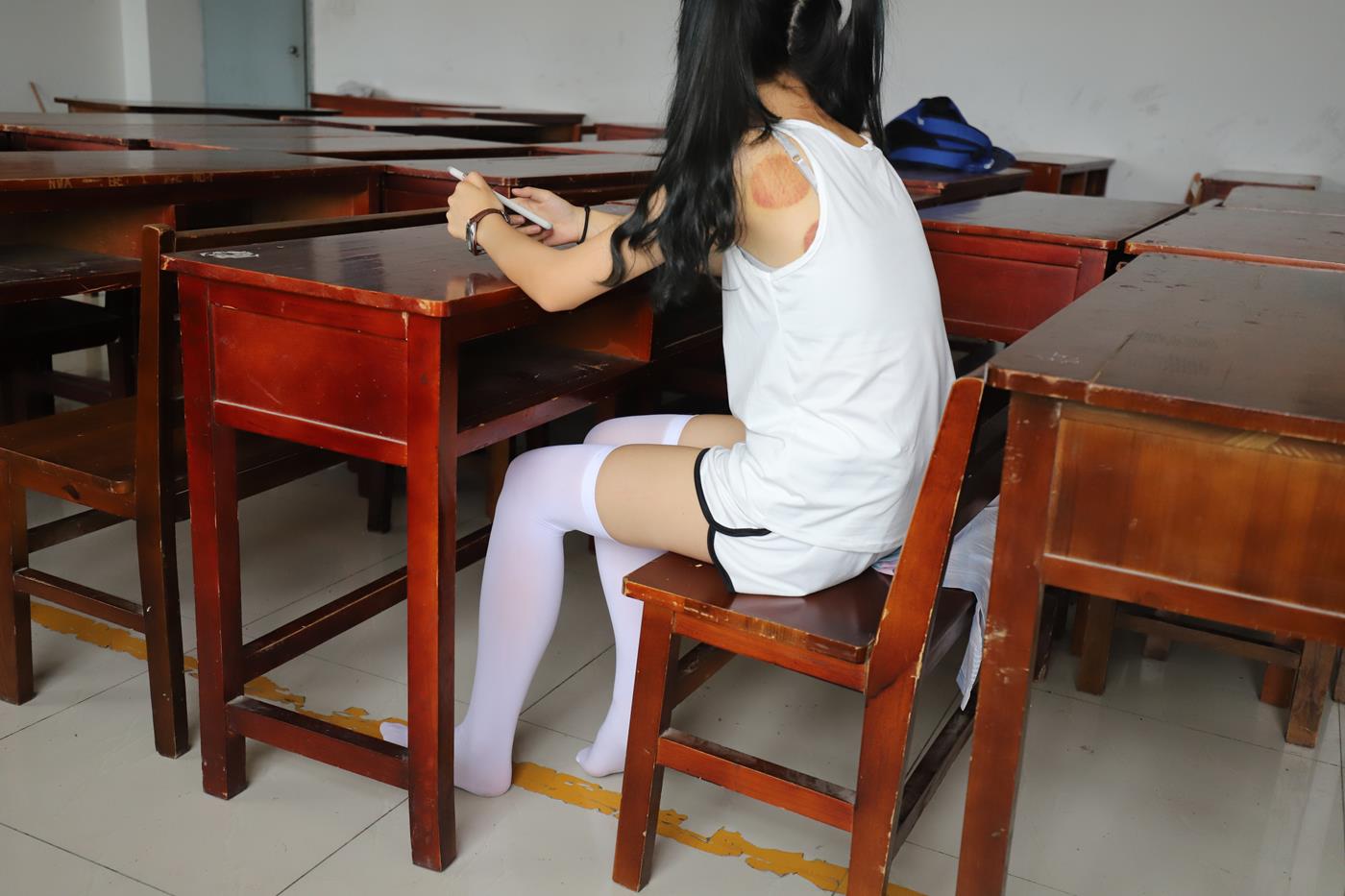 图片[25]-大西瓜爱牙膏-2019 9X活动 模特2（二） 教室过膝白丝 (1) [56P] – 速更版-美库