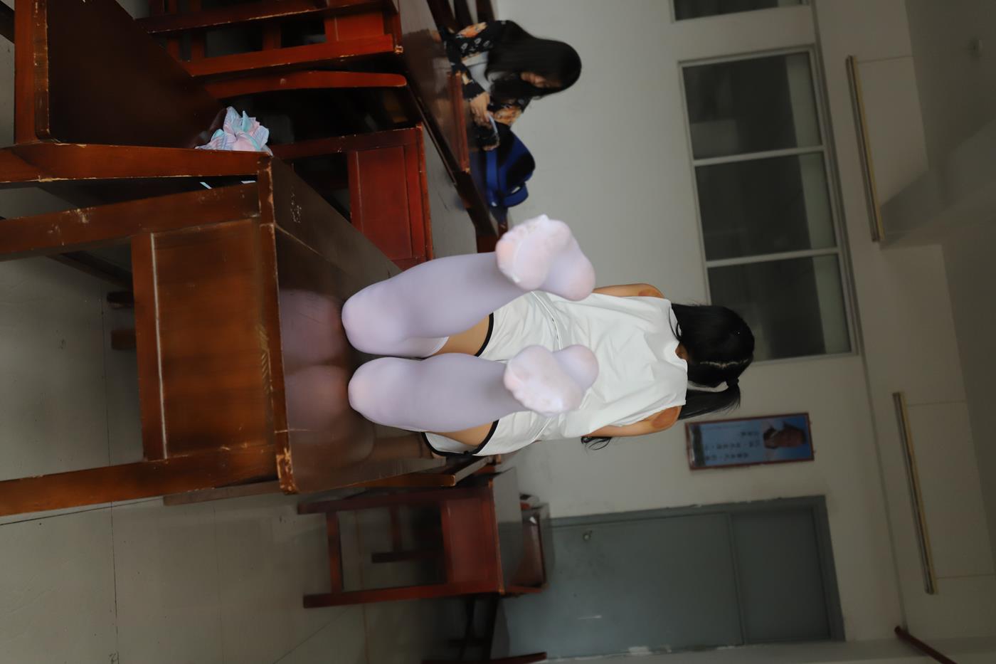 图片[11]-大西瓜爱牙膏-2019 9X活动 模特2（二） 教室过膝白丝 (2) [45P] – 速更版-美库