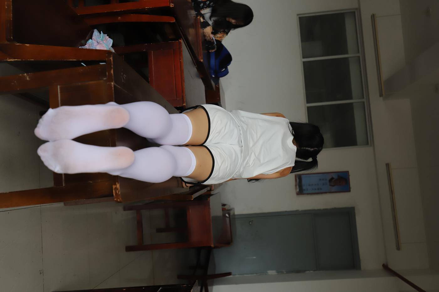 图片[15]-大西瓜爱牙膏-2019 9X活动 模特2（二） 教室过膝白丝 (2) [45P] – 速更版-美库