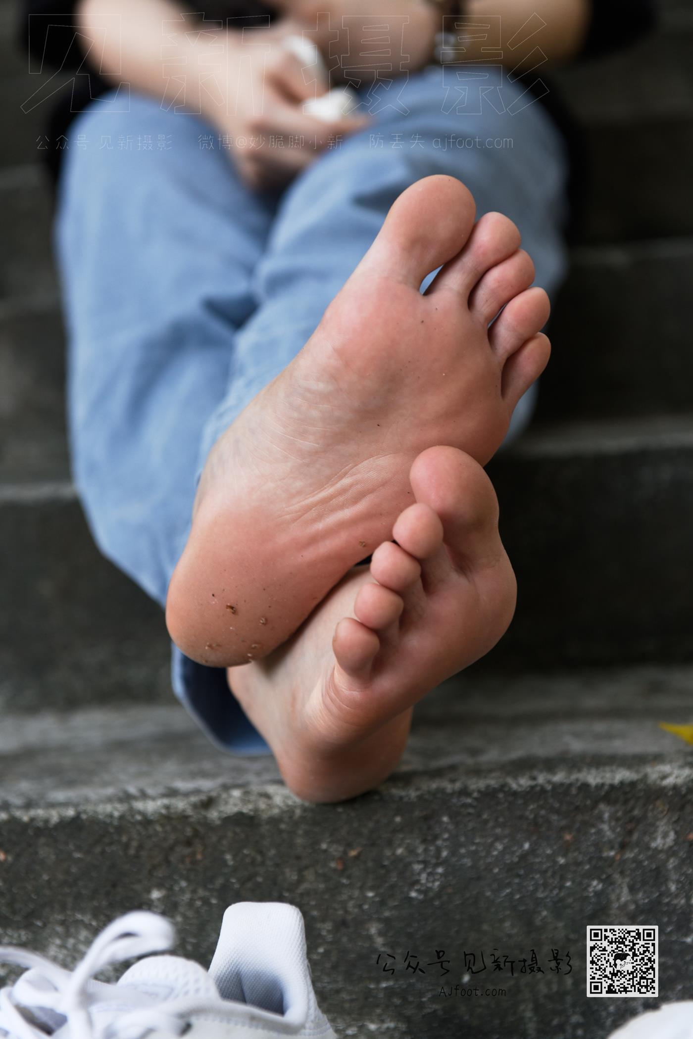 图片[10]-[见新摄影]NO.013 大学护理美女户外牛仔裤棉袜[63P] – 速更版-美库