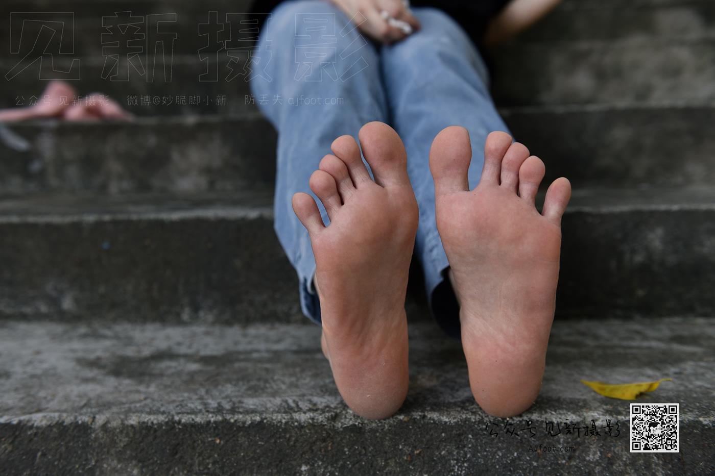 图片[12]-[见新摄影]NO.013 大学护理美女户外牛仔裤棉袜[63P] – 速更版-美库