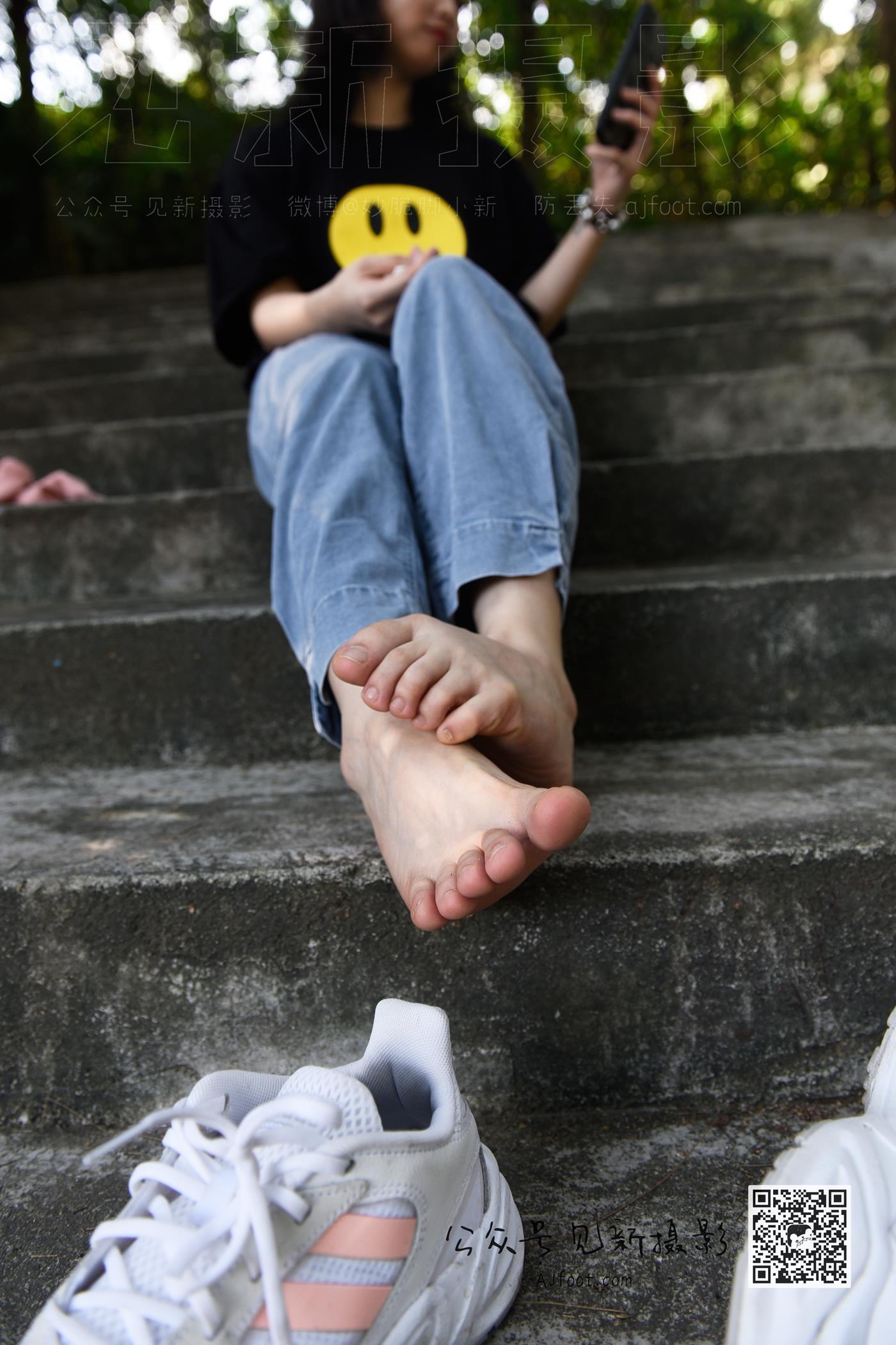 图片[14]-[见新摄影]NO.013 大学护理美女户外牛仔裤棉袜[63P] – 速更版-美库