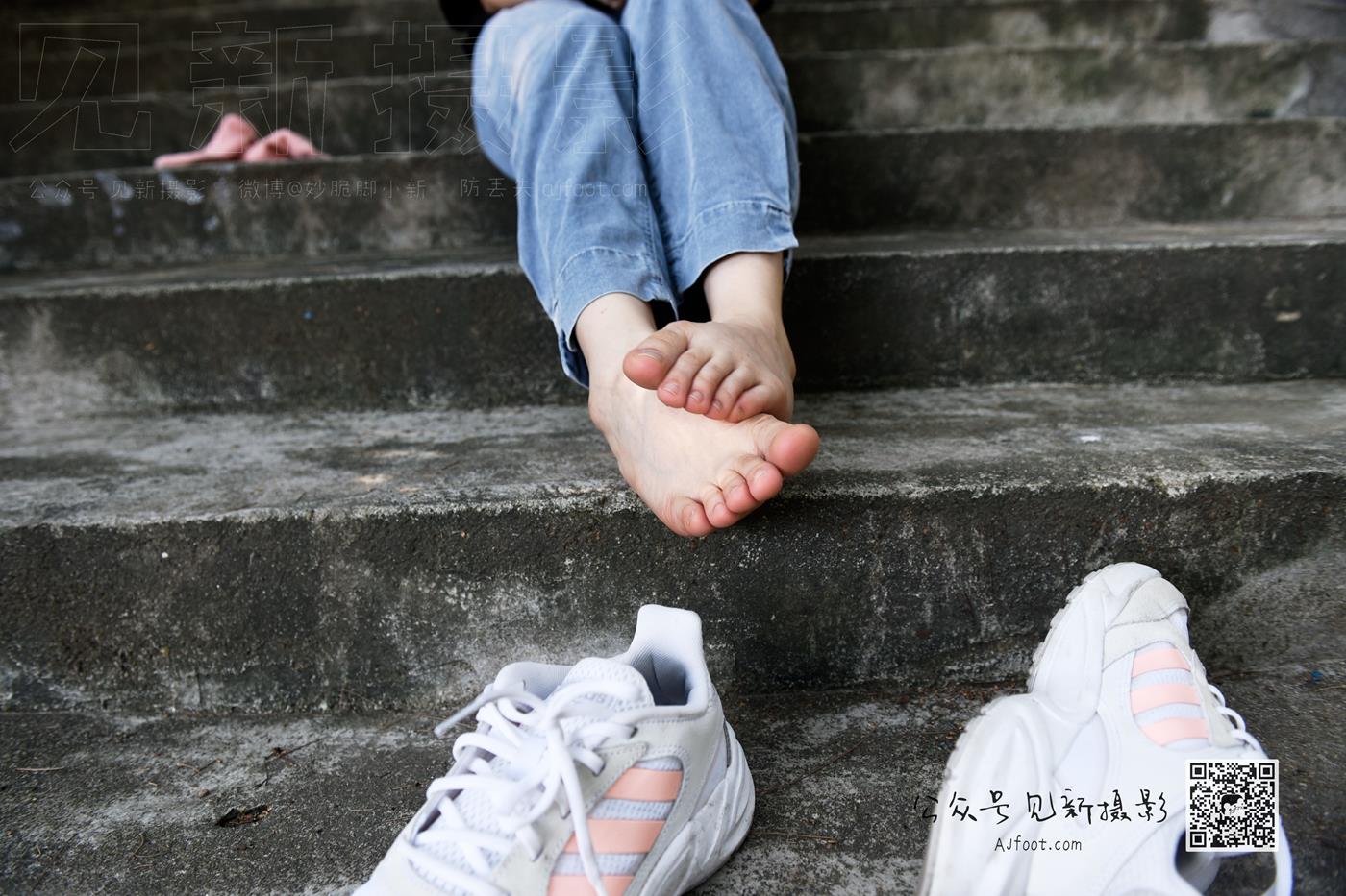 图片[15]-[见新摄影]NO.013 大学护理美女户外牛仔裤棉袜[63P] – 速更版-美库