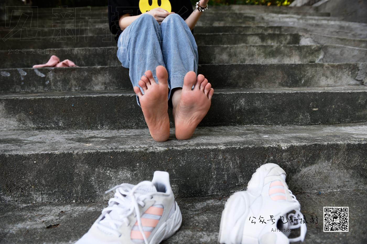 图片[16]-[见新摄影]NO.013 大学护理美女户外牛仔裤棉袜[63P] – 速更版-美库