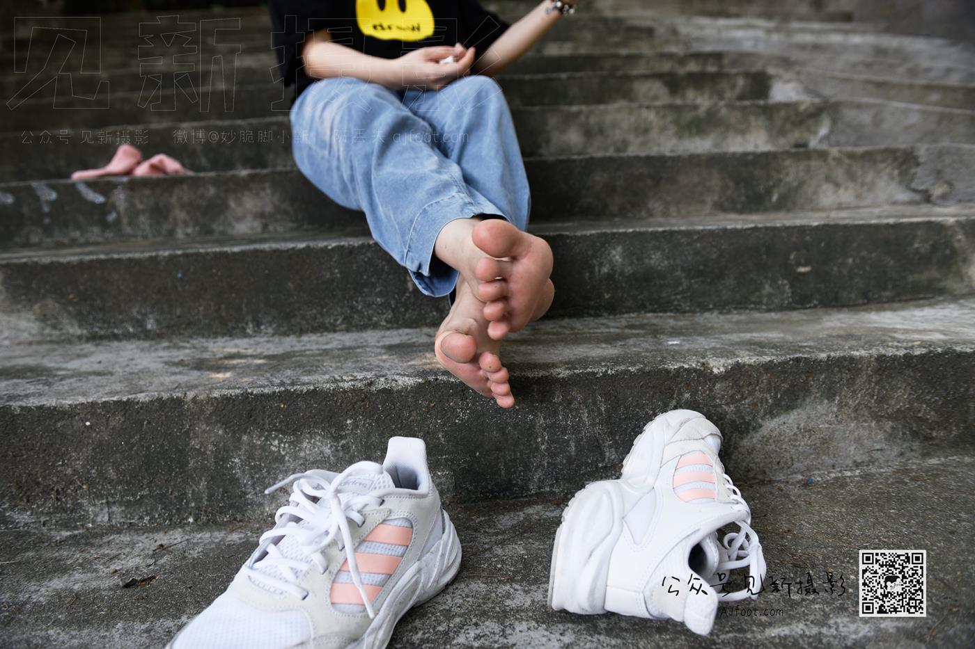 图片[18]-[见新摄影]NO.013 大学护理美女户外牛仔裤棉袜[63P] – 速更版-美库