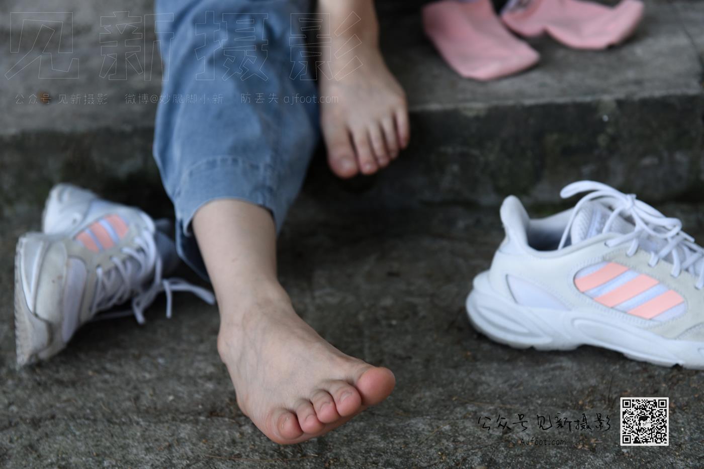 图片[19]-[见新摄影]NO.013 大学护理美女户外牛仔裤棉袜[63P] – 速更版-美库