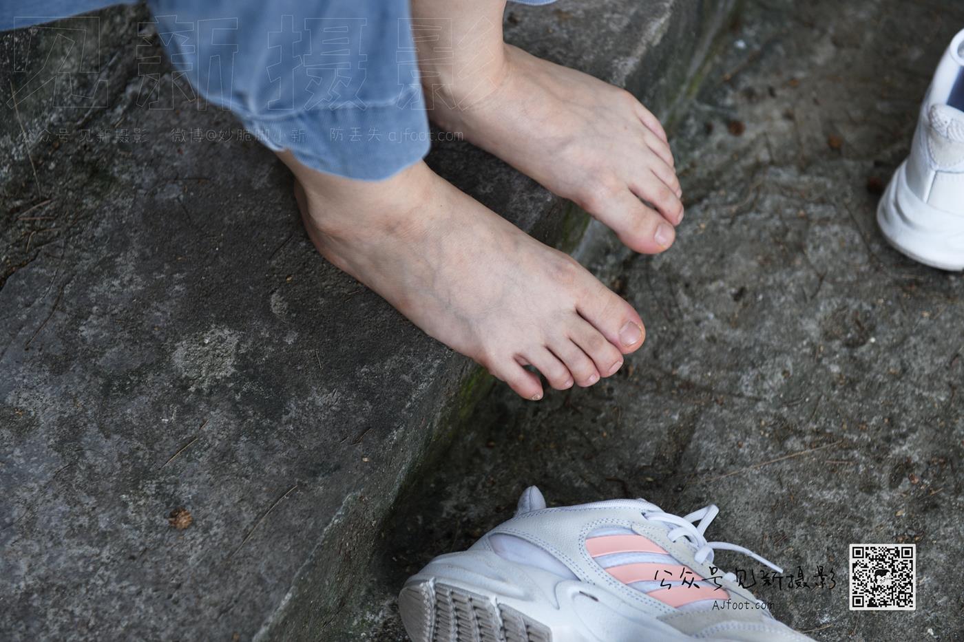 图片[20]-[见新摄影]NO.013 大学护理美女户外牛仔裤棉袜[63P] – 速更版-美库