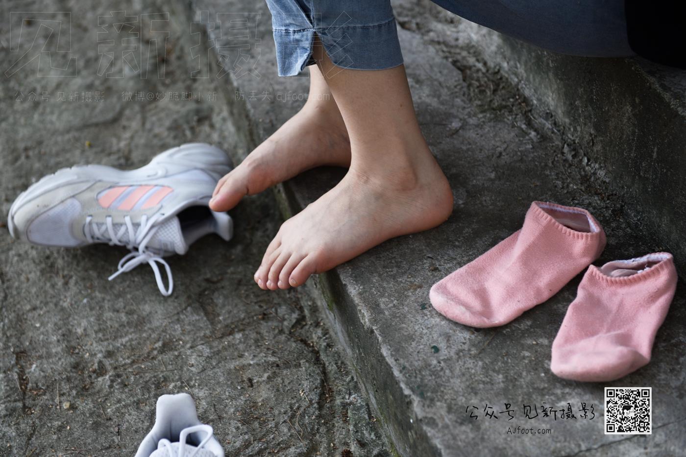 图片[22]-[见新摄影]NO.013 大学护理美女户外牛仔裤棉袜[63P] – 速更版-美库