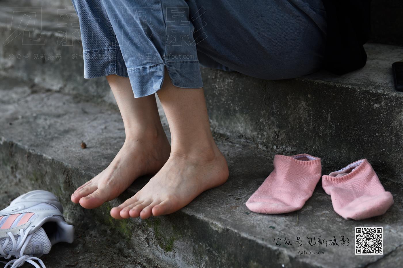 图片[24]-[见新摄影]NO.013 大学护理美女户外牛仔裤棉袜[63P] – 速更版-美库